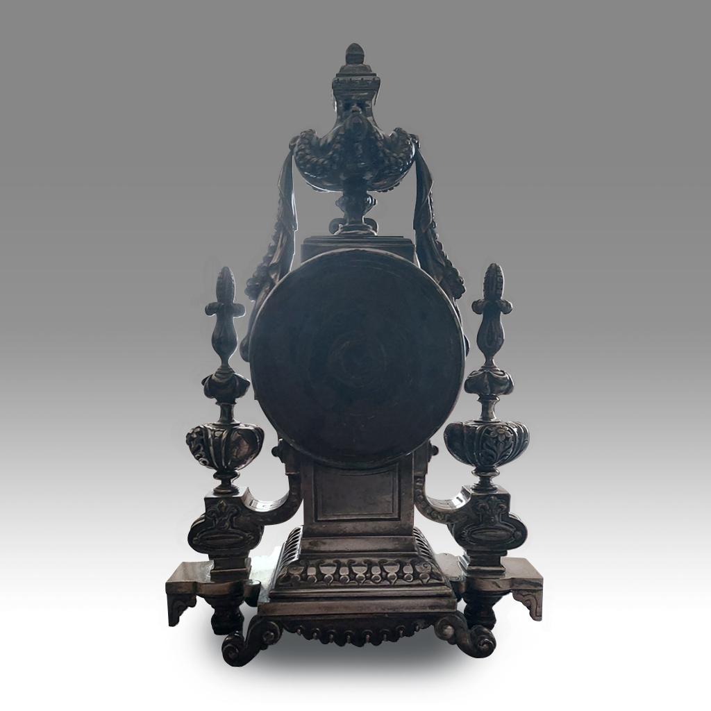 Rare pendule de cheminée néoclassique ancienne et vintage de l'Empire français en bronze argenté en vente 4
