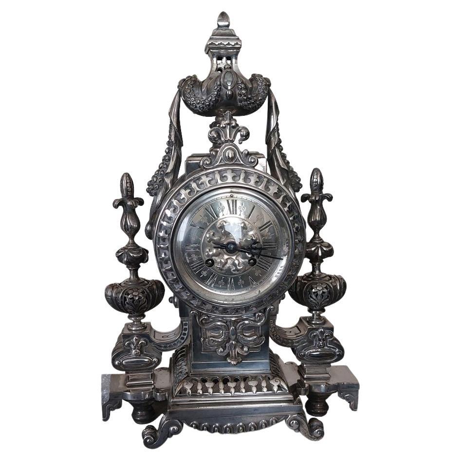 Rare pendule de cheminée néoclassique ancienne et vintage de l'Empire français en bronze argenté