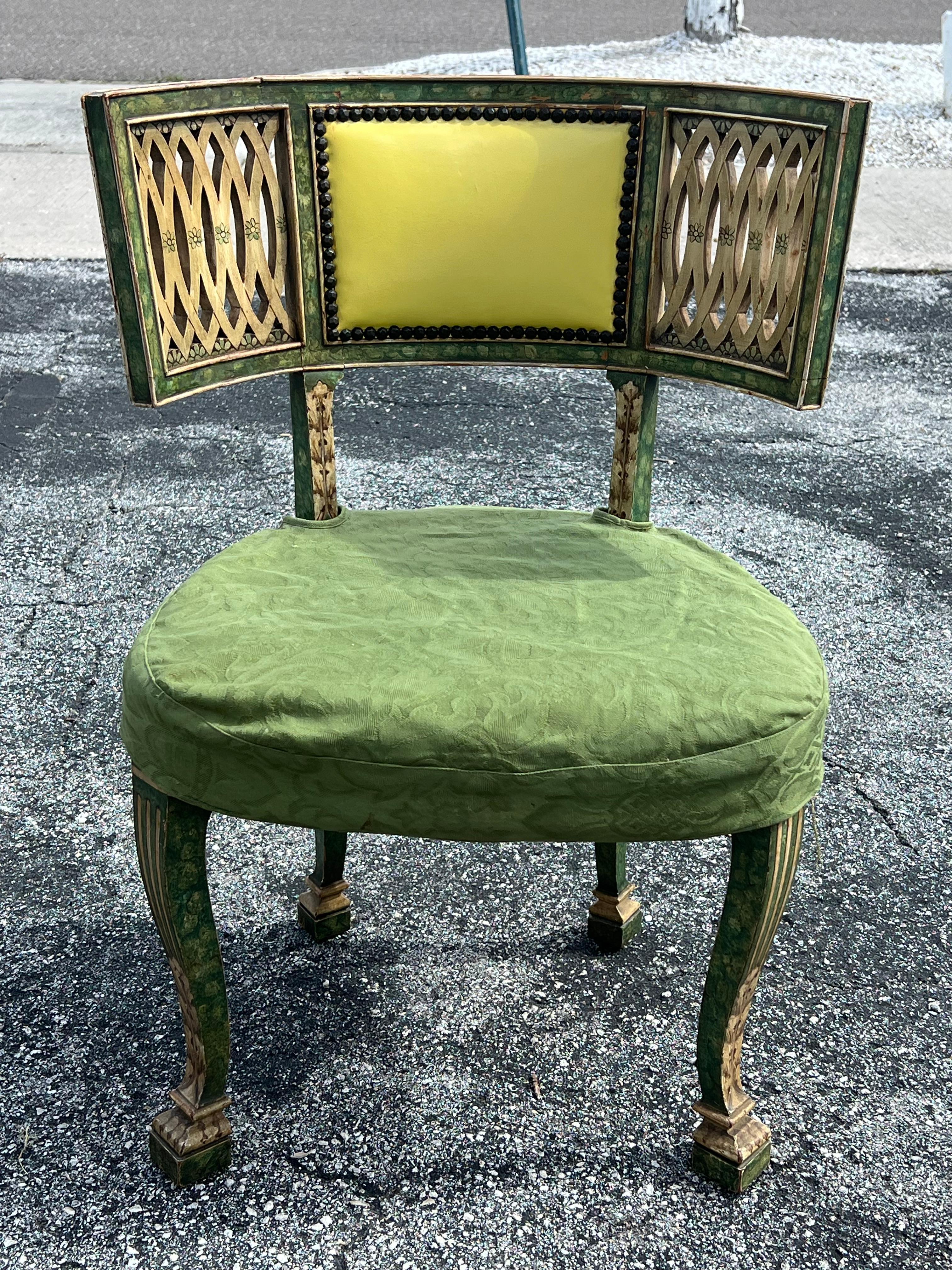 A Rare Original Chair By Syrie Maugham ca' 1940's (Mitte des 20. Jahrhunderts) im Angebot