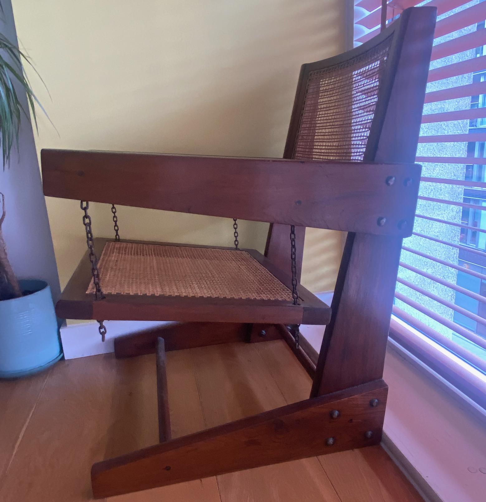 Una rara sedia da salotto oscillante in teak originale di Pierre Jeanneret, 1955 circa, India in vendita 2