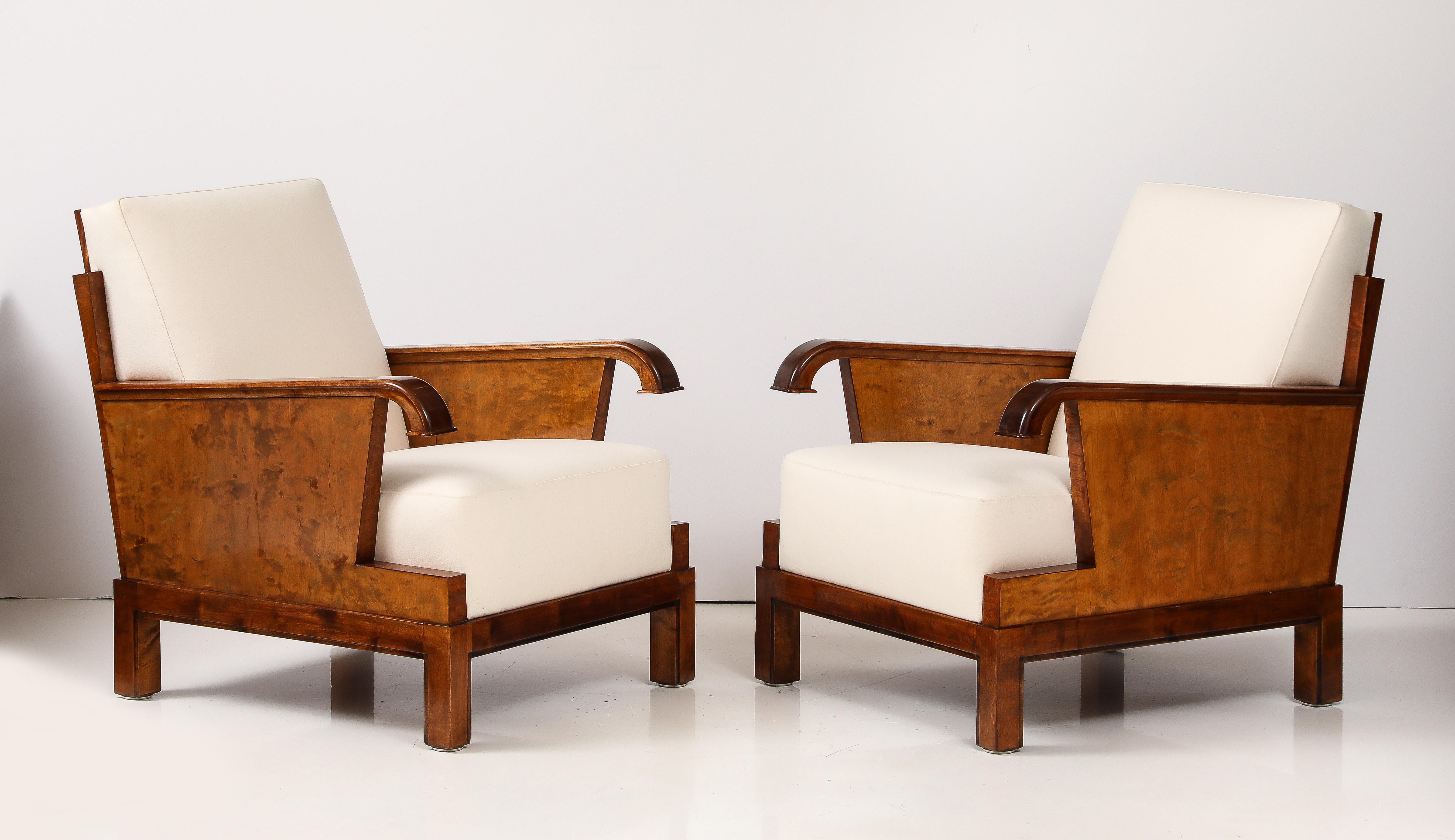 A Rare Pair Finnish Modernist Lounge Chairs, Circa 1930s 7