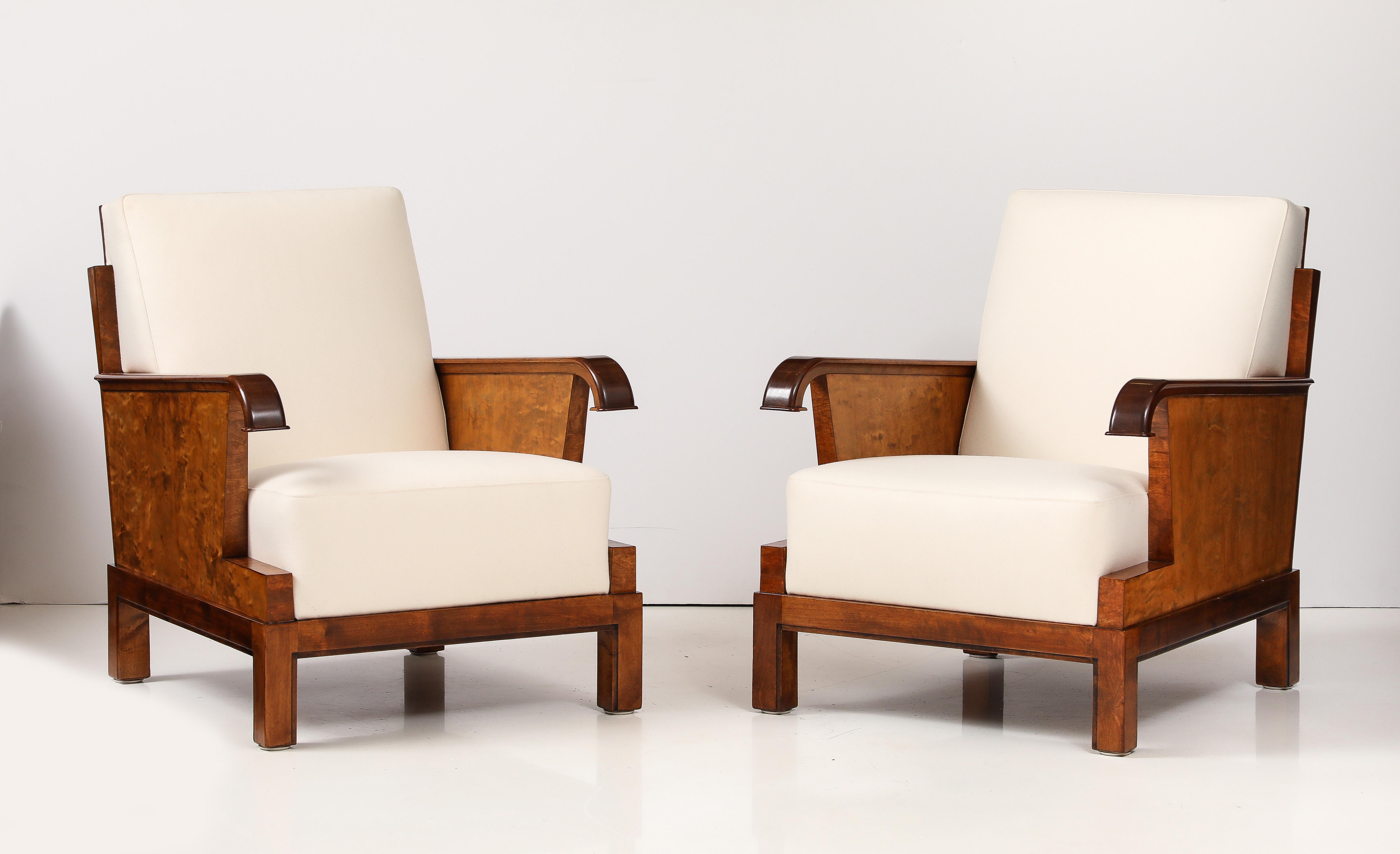 A Rare Pair Finnish Modernist Lounge Chairs, Circa 1930s 9