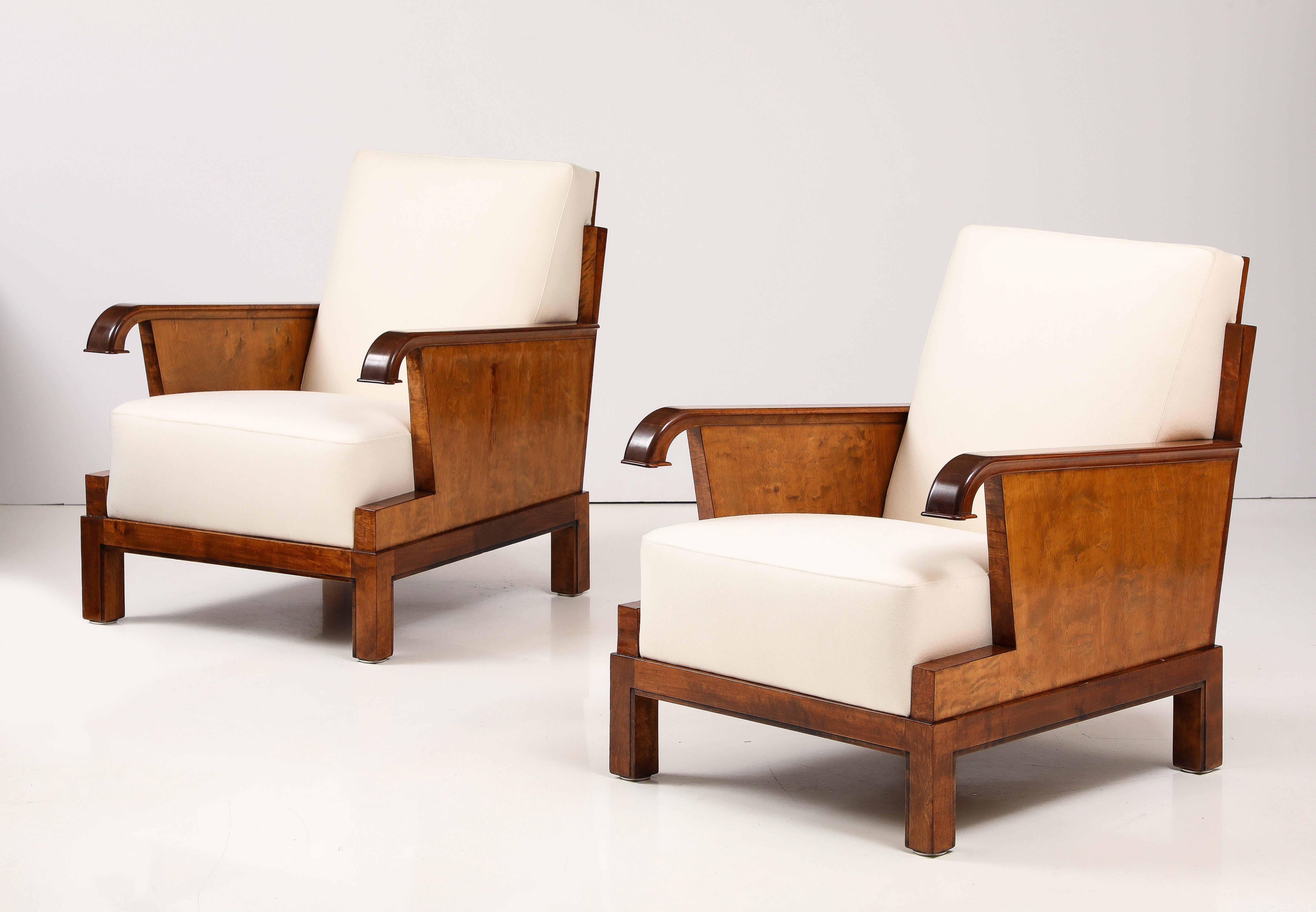 Scandinavian Modern A Rare Pair Finnish Modernist Lounge Chairs, Circa 1930s
