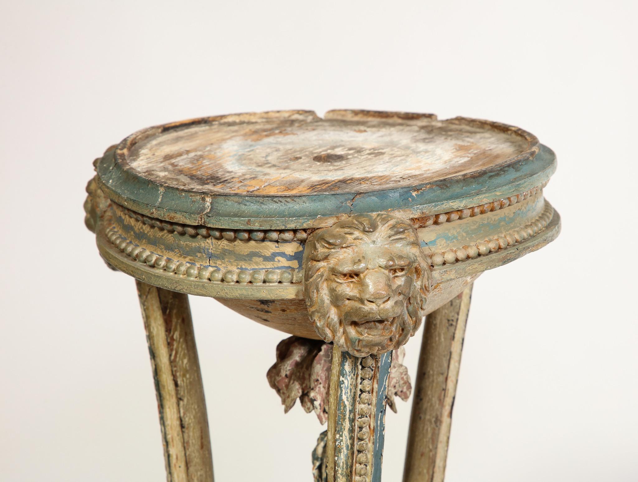 Rare paire de guéridons peints anglais du XVIIIe siècle en vente 6
