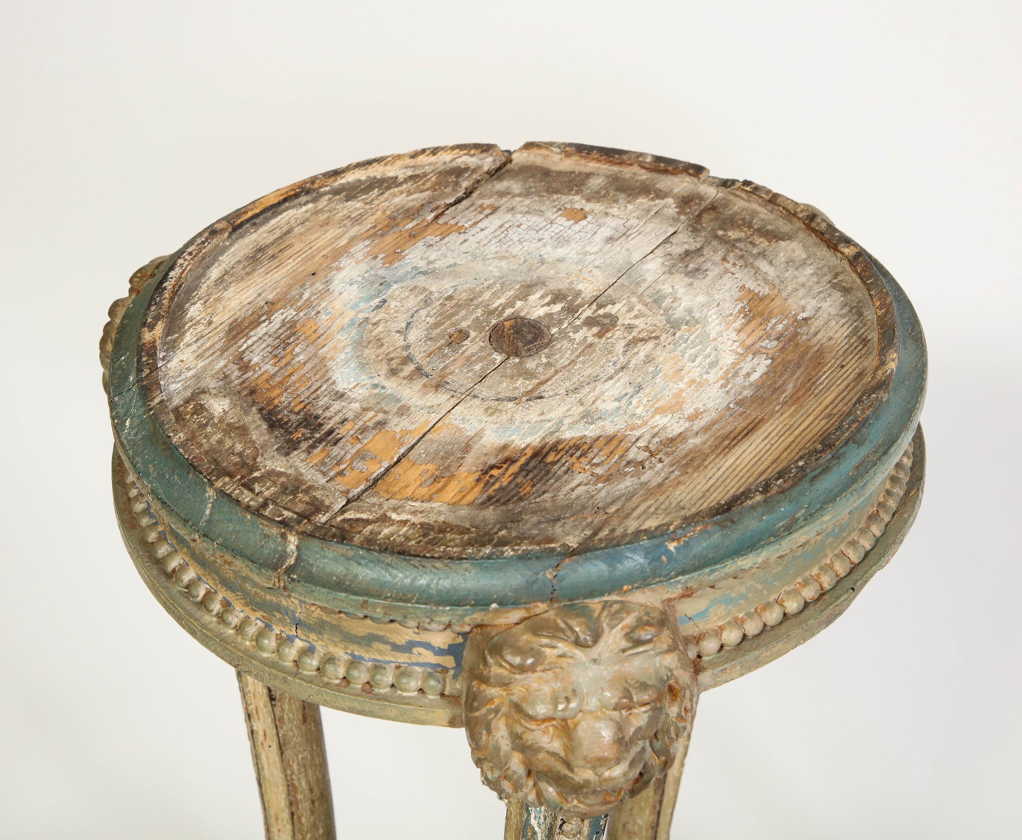 Rare paire de guéridons peints anglais du XVIIIe siècle en vente 7