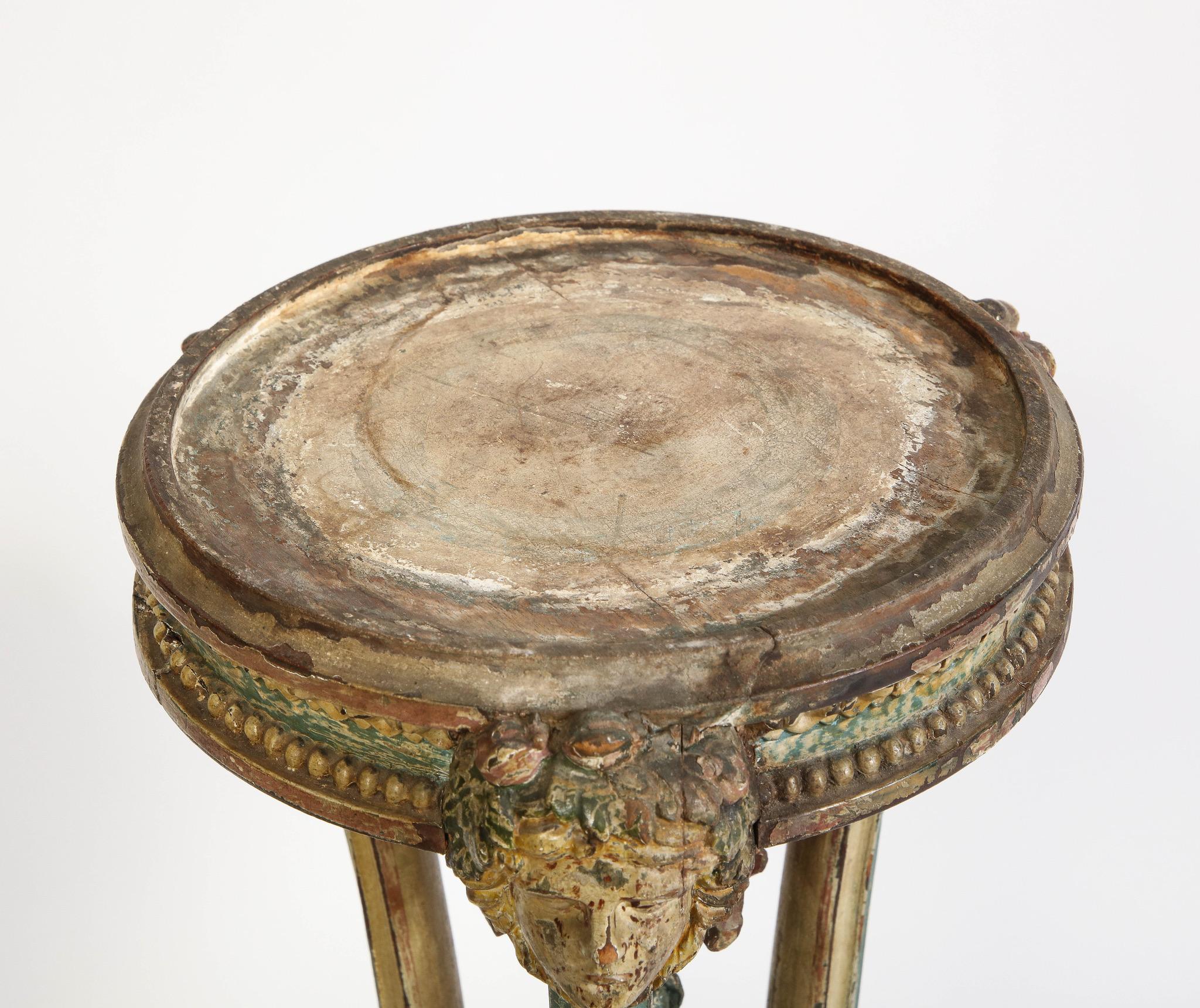 Rare paire de guéridons peints anglais du XVIIIe siècle en vente 8