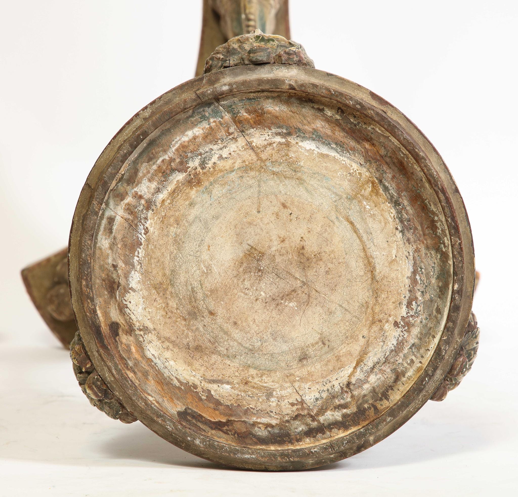 Rare paire de guéridons peints anglais du XVIIIe siècle en vente 10