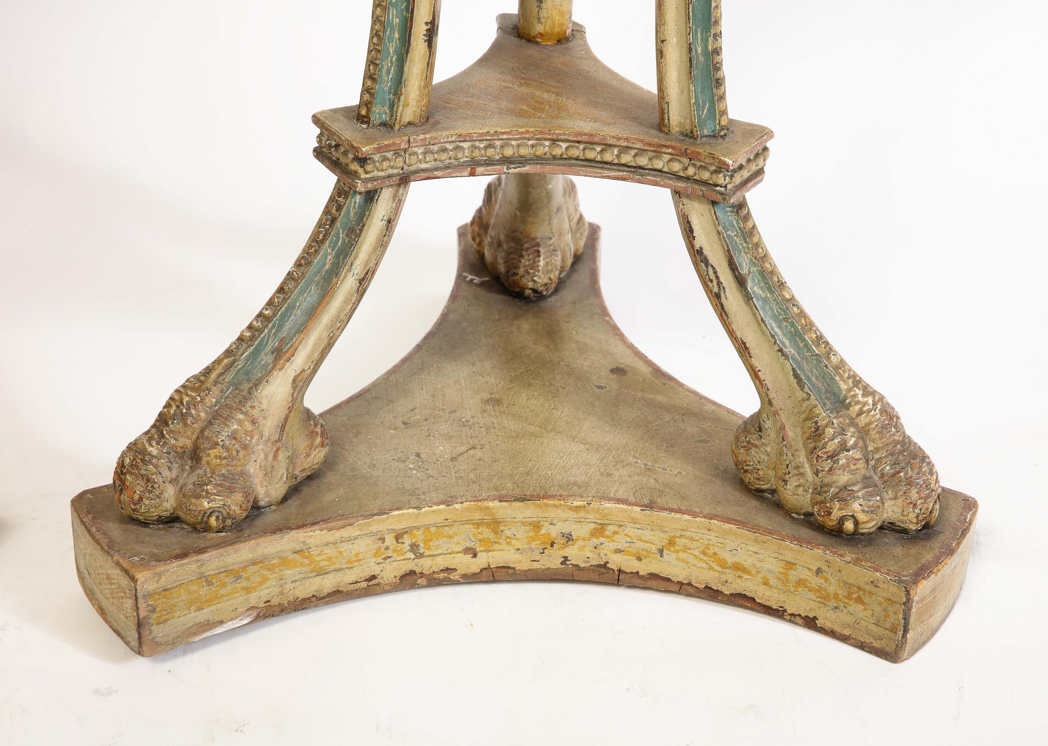 Rare paire de guéridons peints anglais du XVIIIe siècle en vente 1