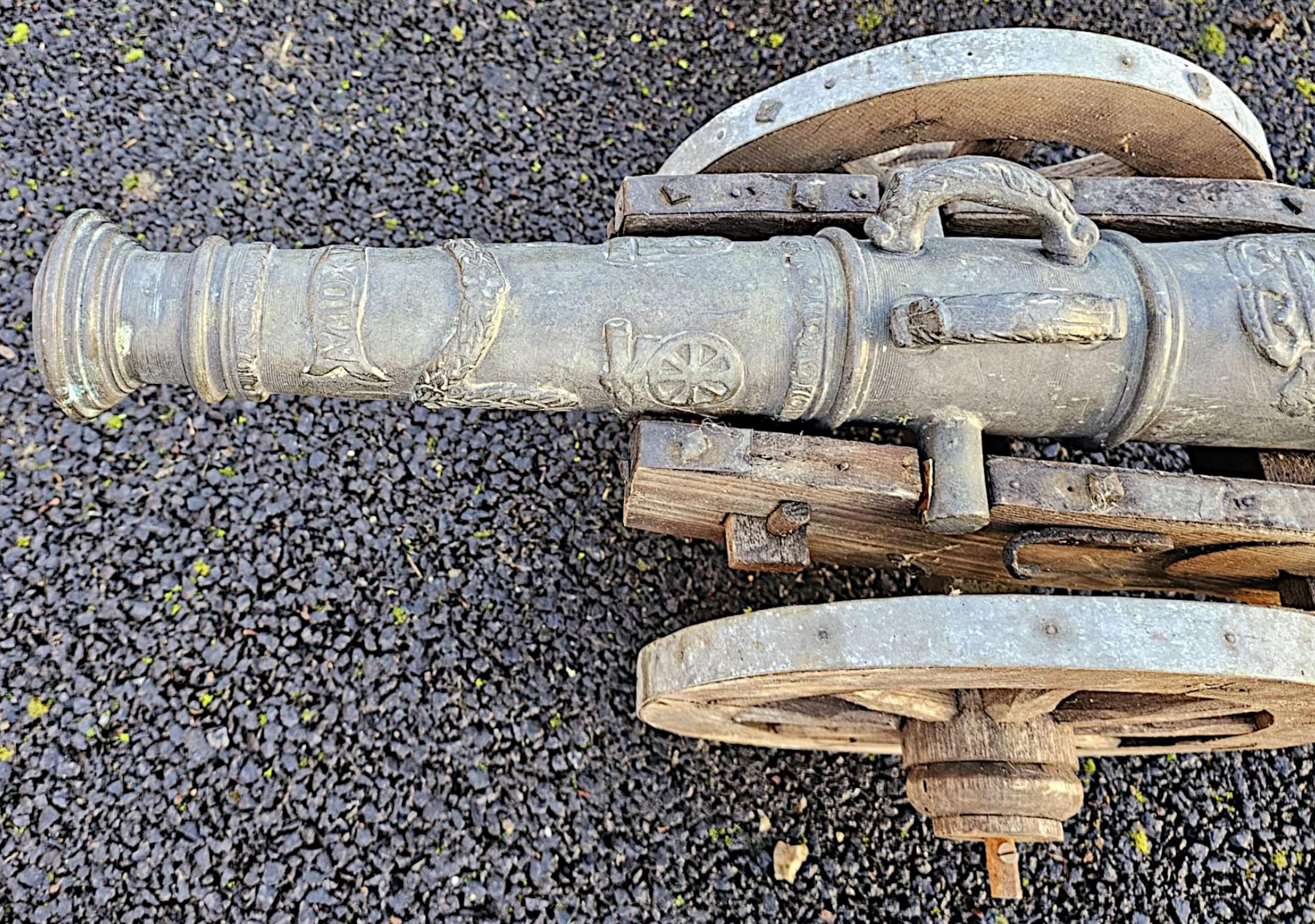 A  Rare Pair of 19th Century Bronze Barrelled Signal Cannons on Timber Base For Sale 5