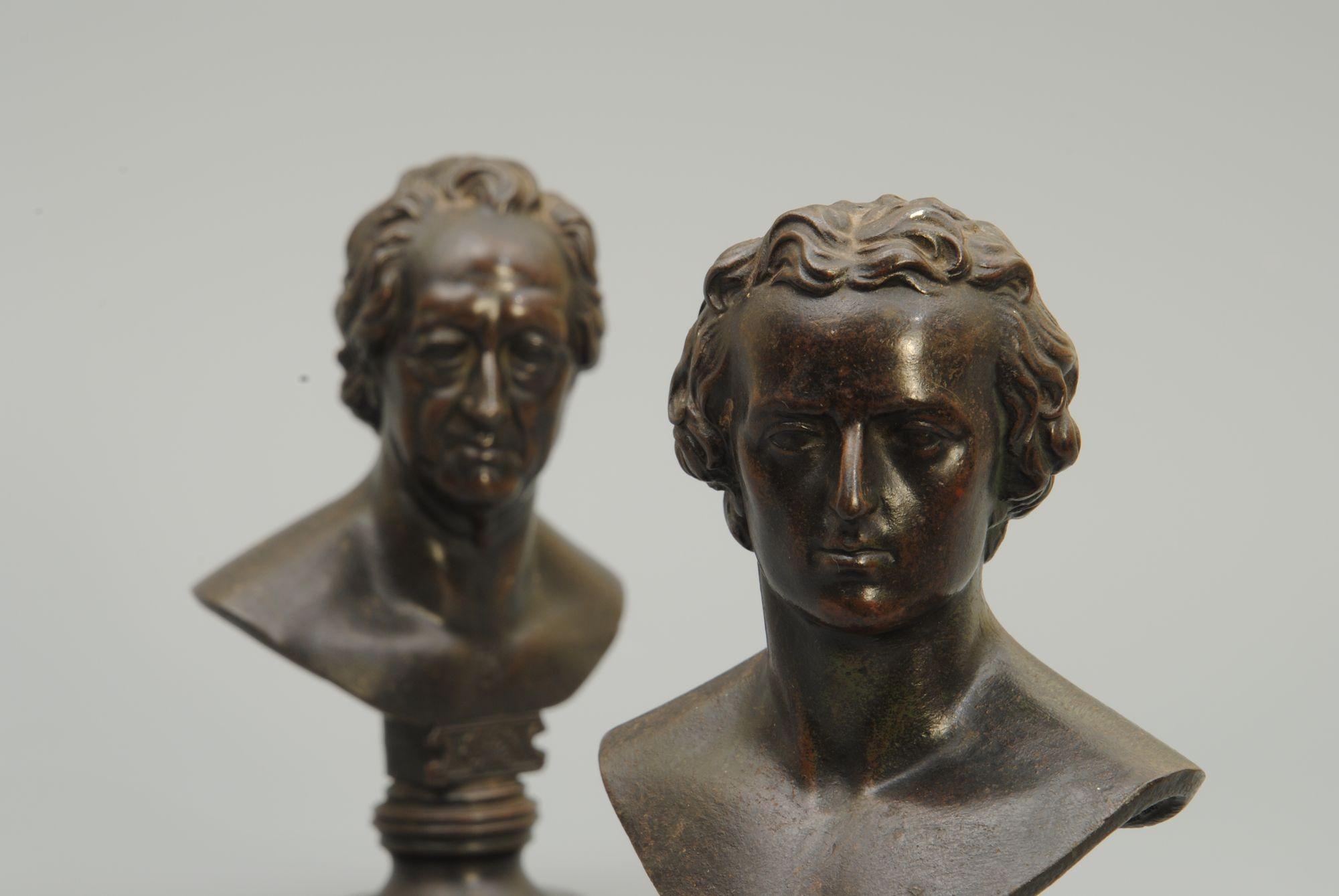 A signed pair of portrait busts of Johann Wolfgang von Goethe and Friedrich Schiller by Posch.
Leonard Posch, Austrian 1750- 1831, produced these fine quality portrait busts and medallions in cast iron in Berlin in the early 19th century.