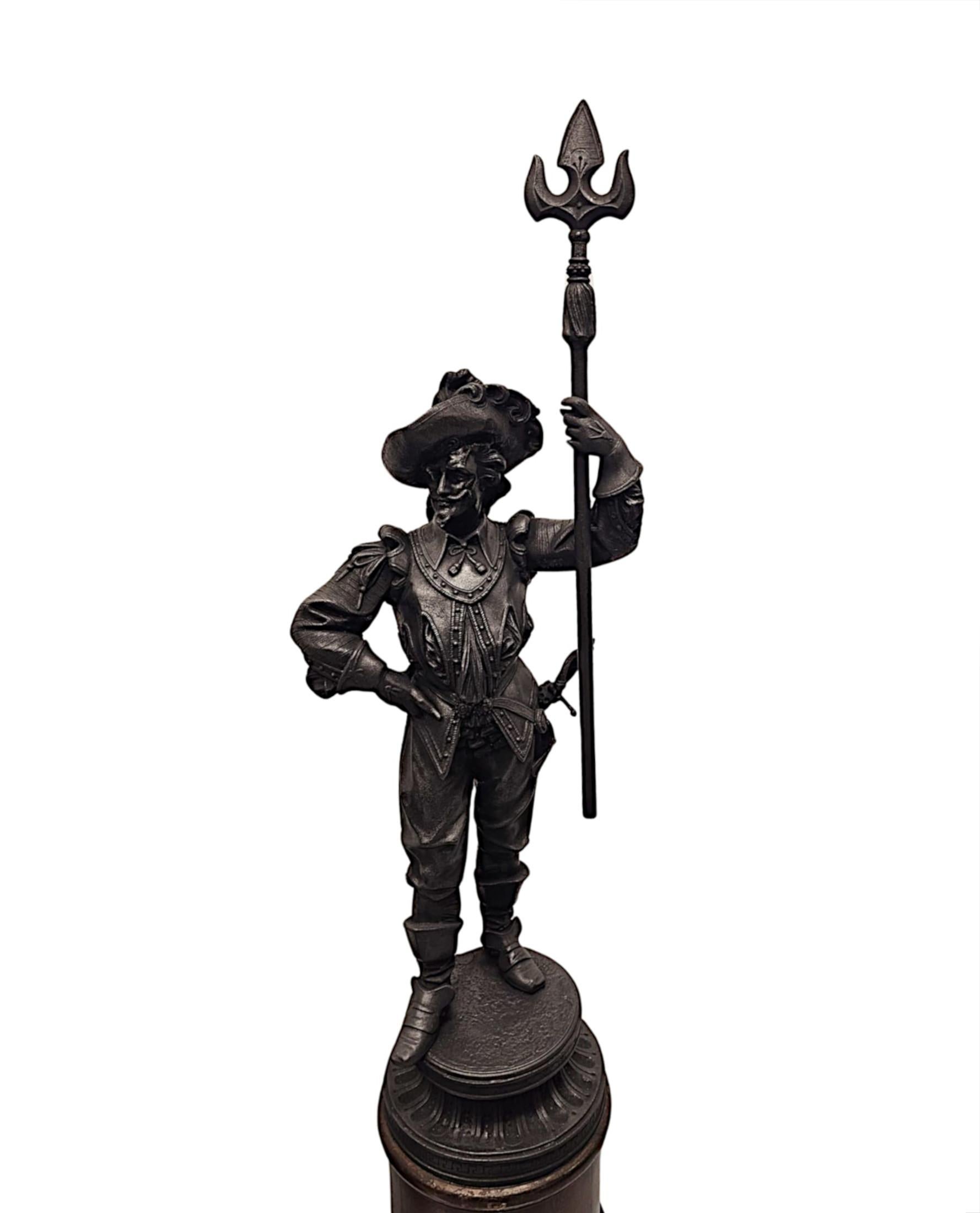 Francese Una rara coppia di sculture figurate di cavaliere in spelta del XIX secolo in vendita