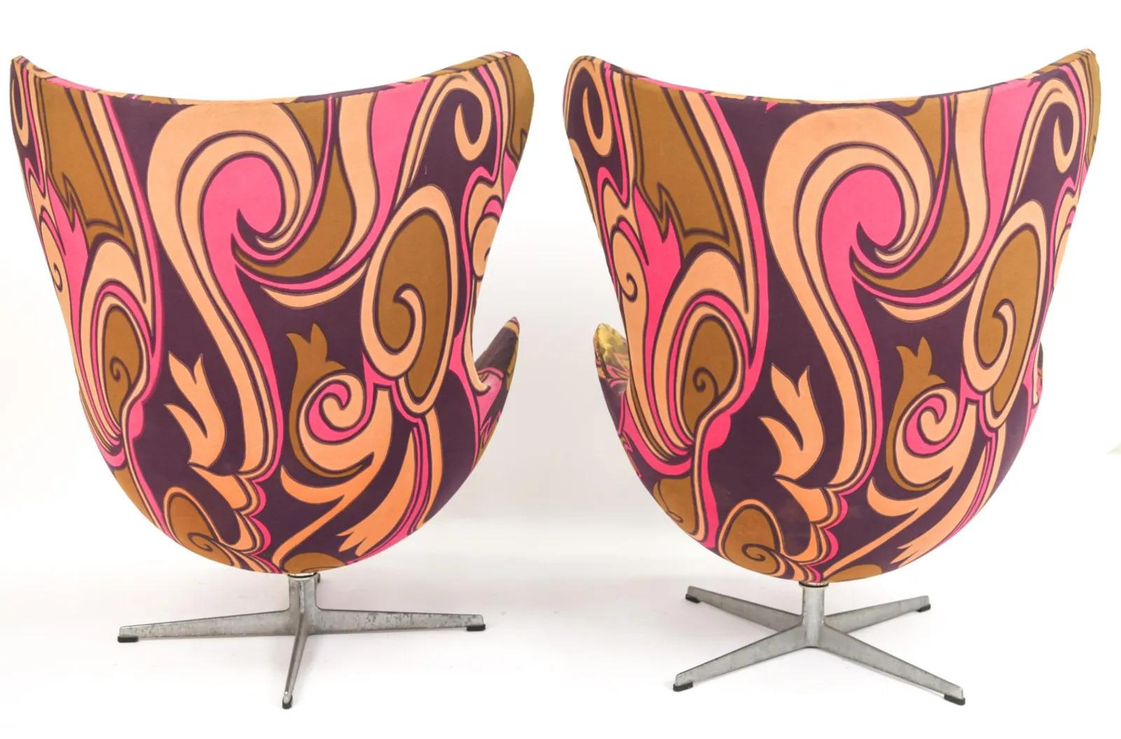 Mid-Century Modern A rare pair of Arne Jacobsen for Fritz Hansen Egg chairs with ottoman, C 1973. For Sale
