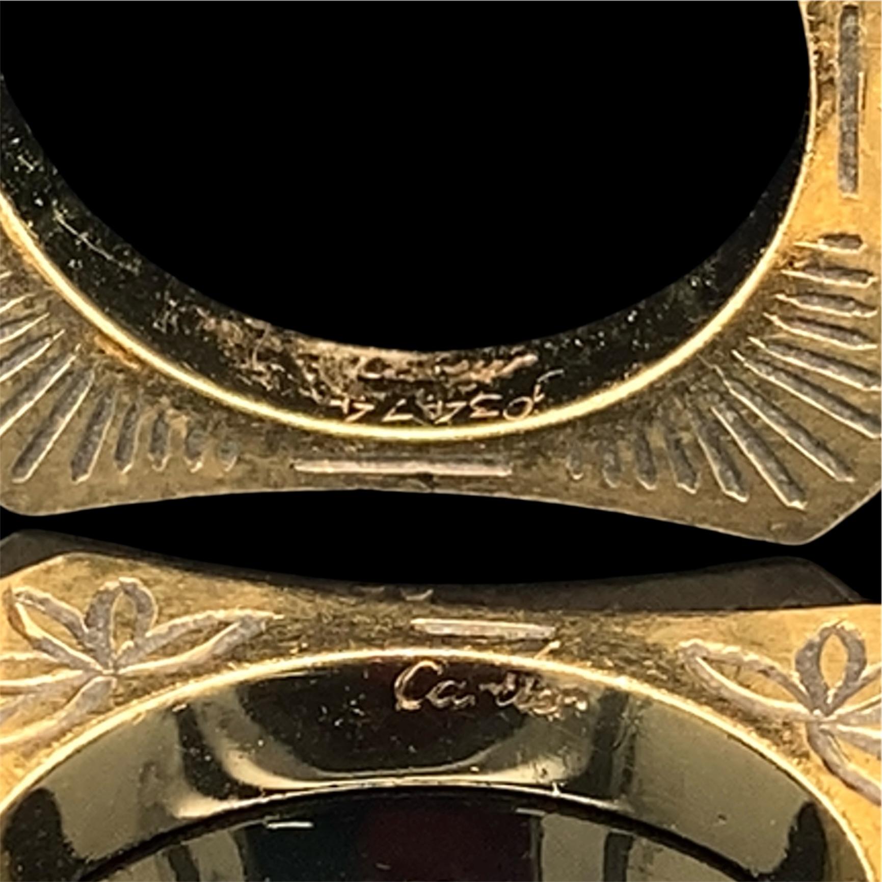 da uomo o donna Una rara coppia di anelli in oro, rubini e zaffiri di Cartier in vendita