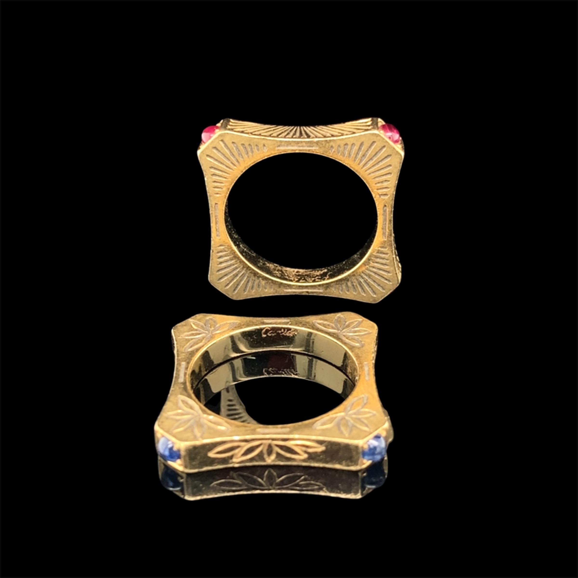Una rara coppia di anelli in oro, rubini e zaffiri di Cartier in vendita 1