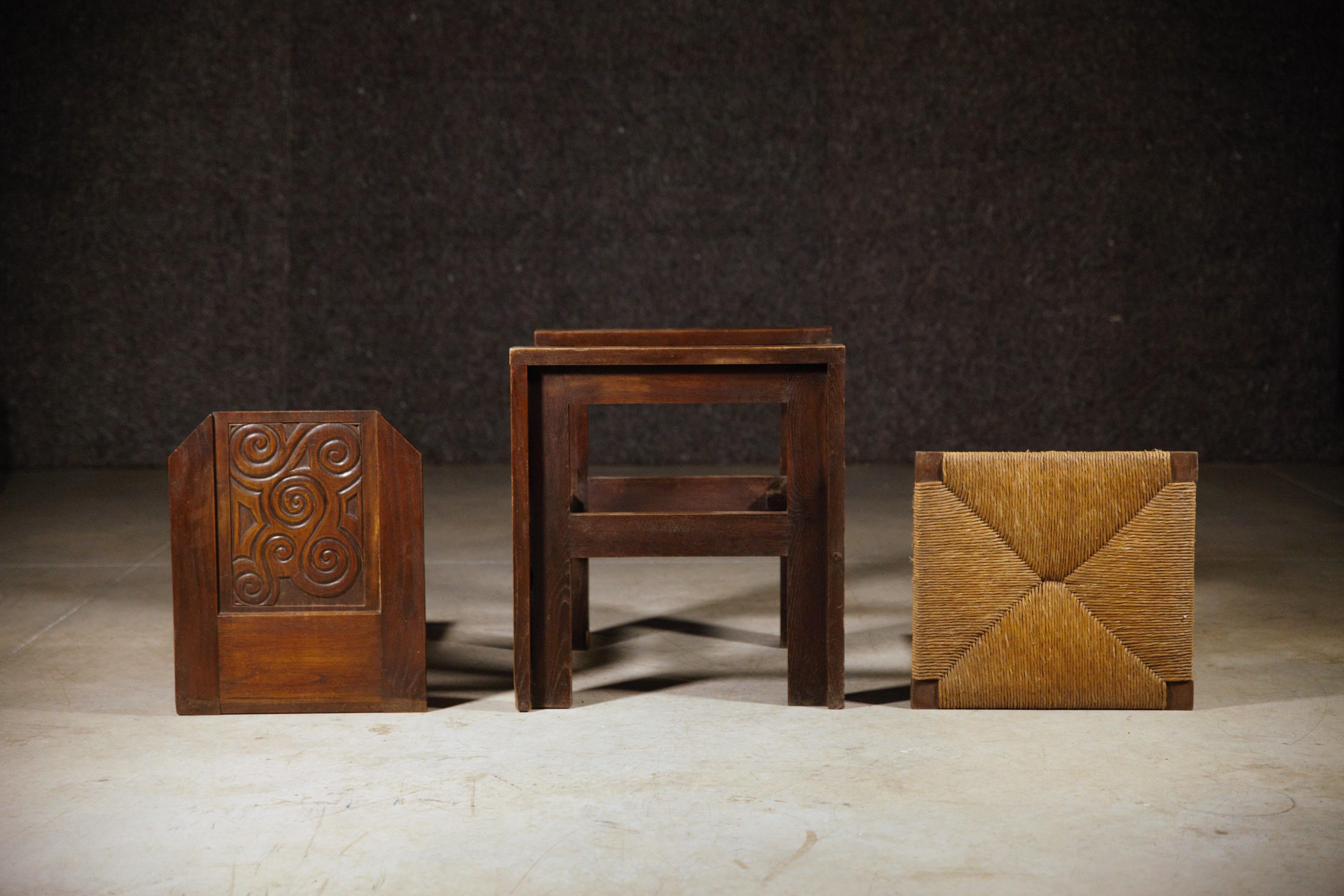 Rare paire de fauteuils celtiques de Joseph Savina.

Avec le dessin celtique antique.

Chêne sculpté et jonc d'origine.