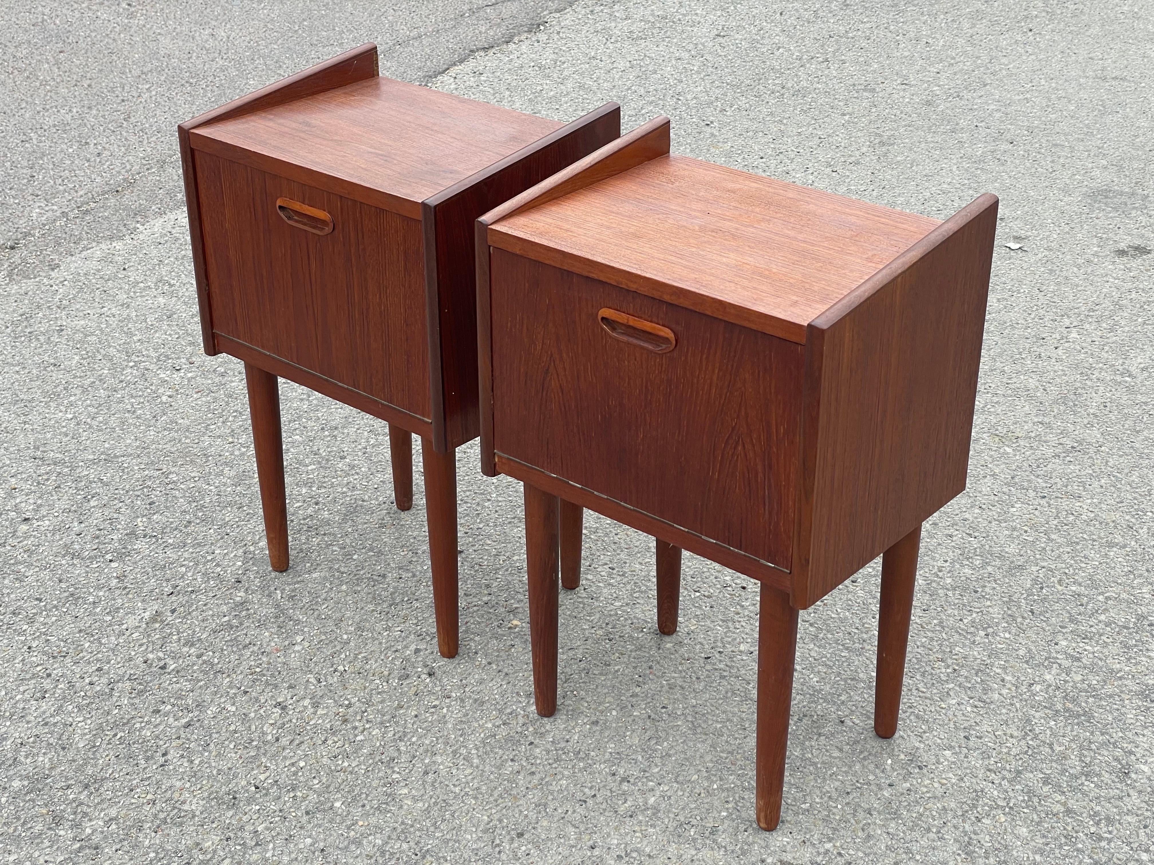 Mid-Century Modern A rare pair of Danish mid-century teak nightstands from the 1950´s For Sale