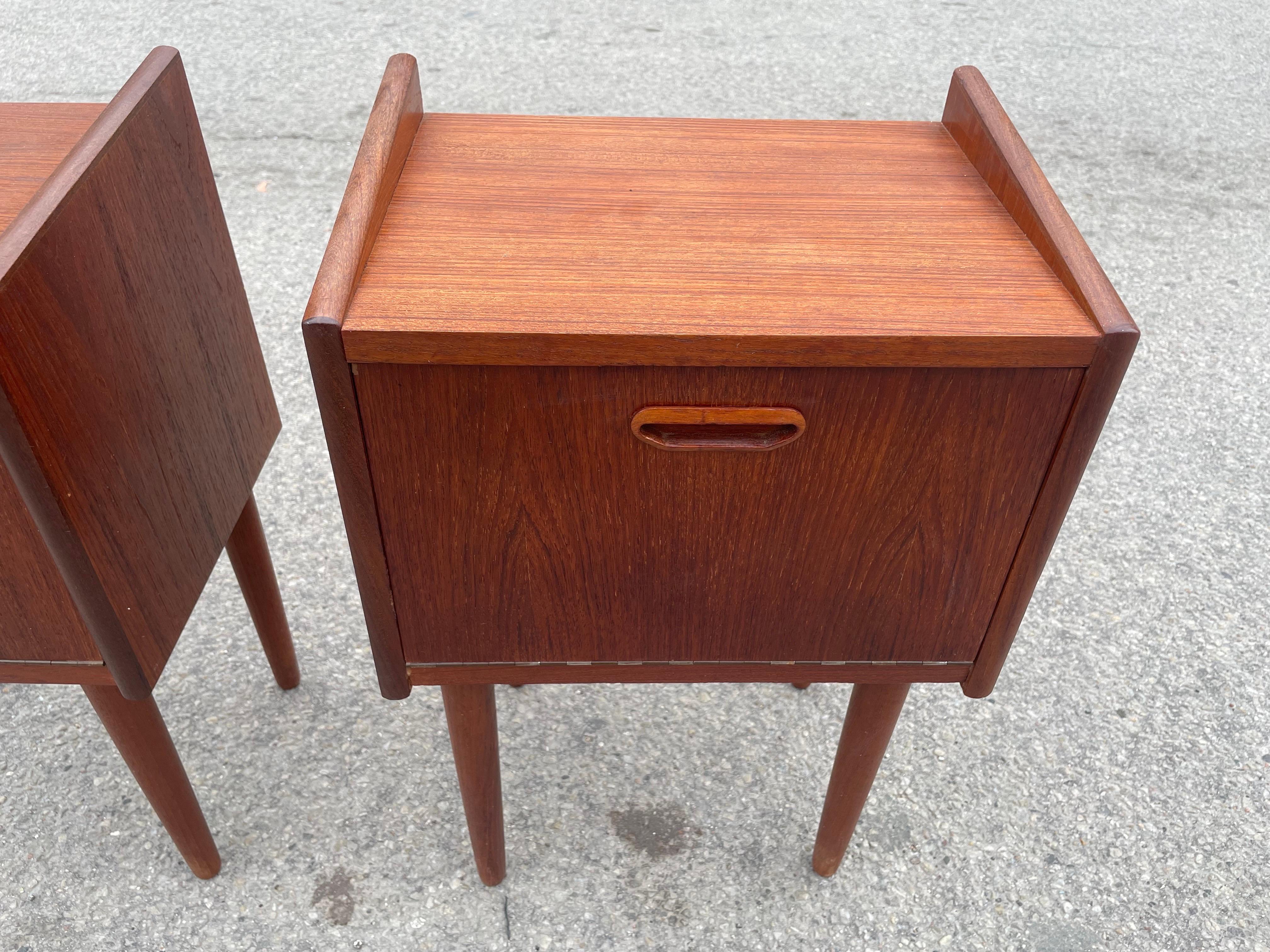 Teak A rare pair of Danish mid-century teak nightstands from the 1950´s For Sale