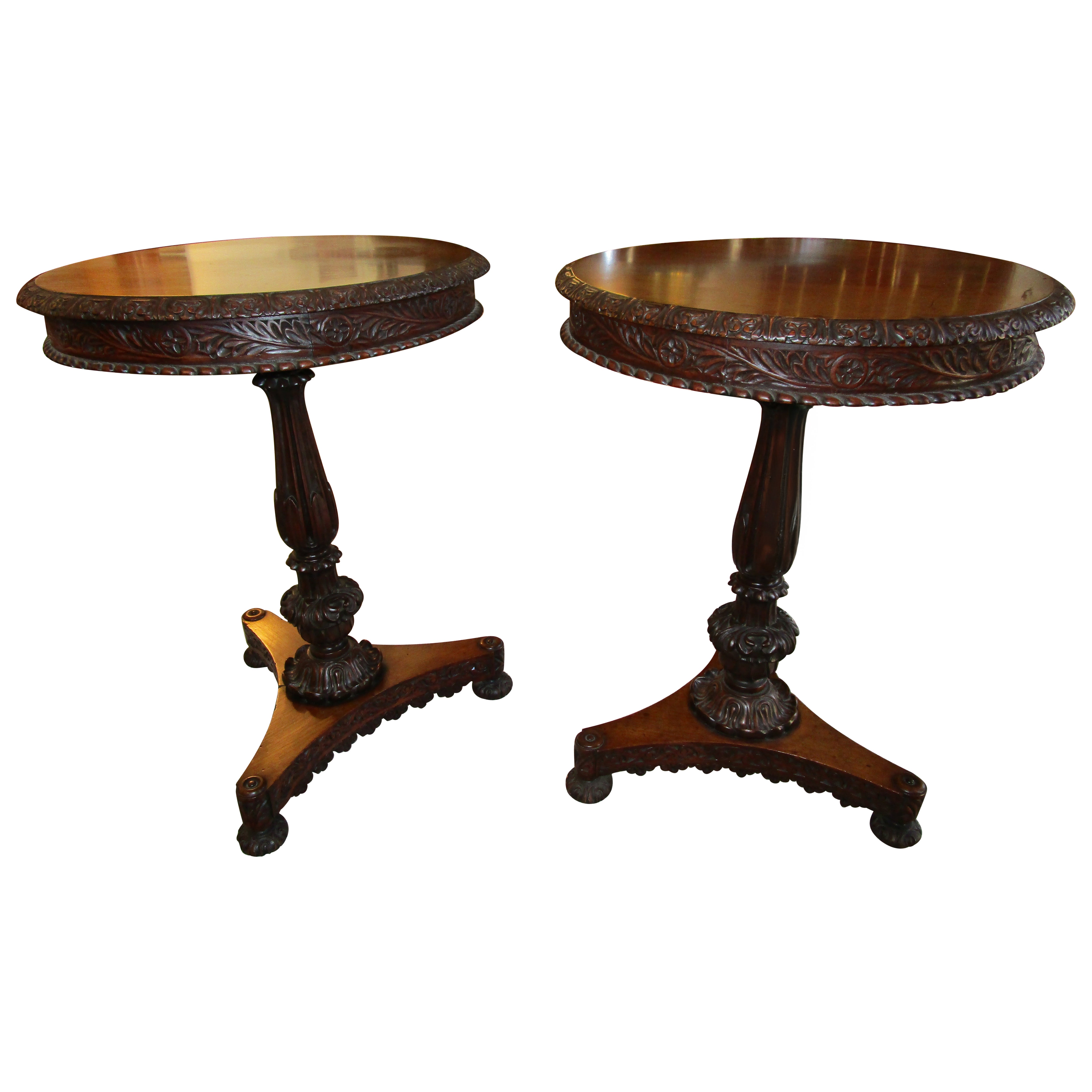 A rare pair of early 19th century Anglo Indian Padouk round side tables en vente