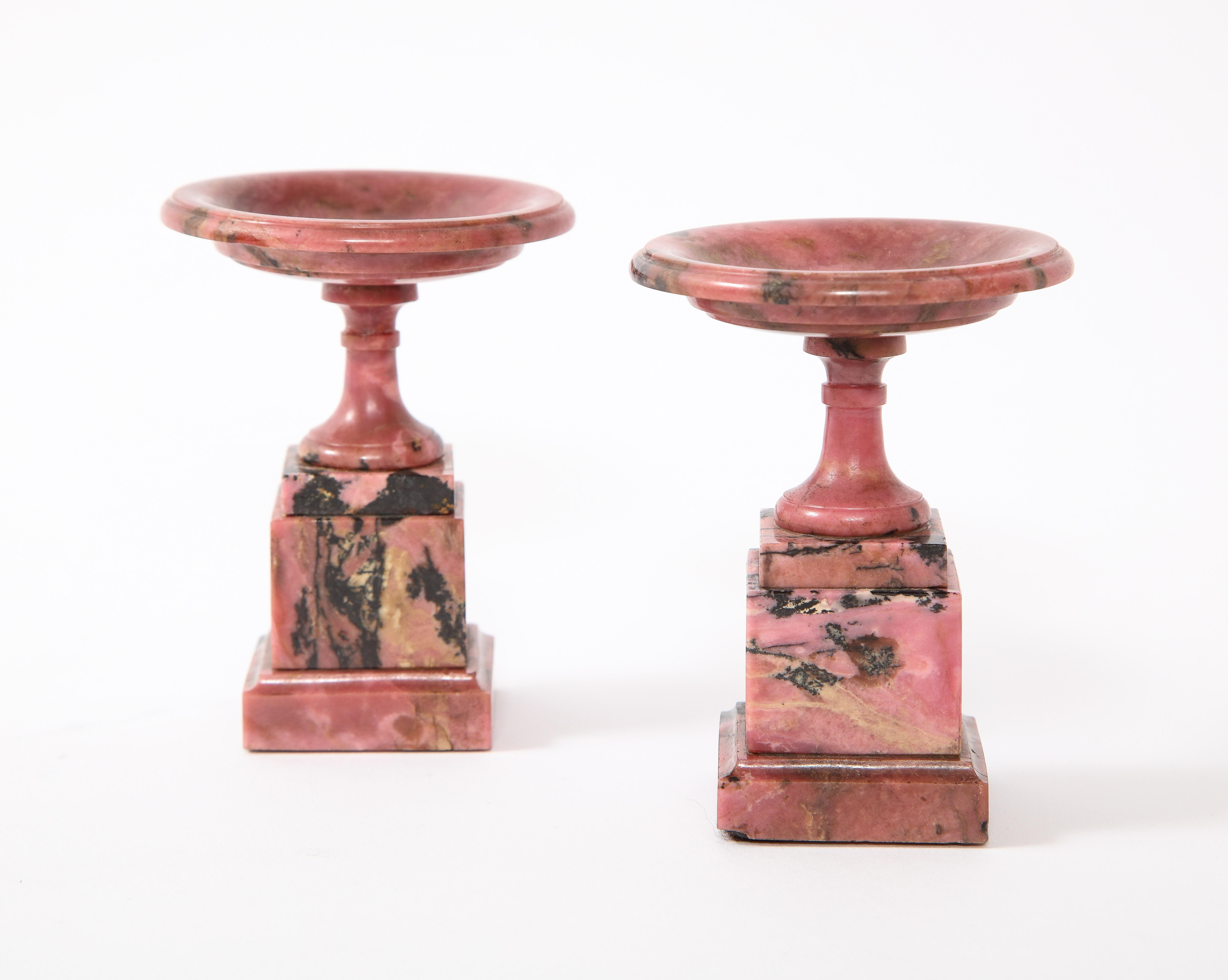 Rare Pair of Early 19th Century Russian Hand Carved Rhodonite Tazzas In Good Condition In New York, NY