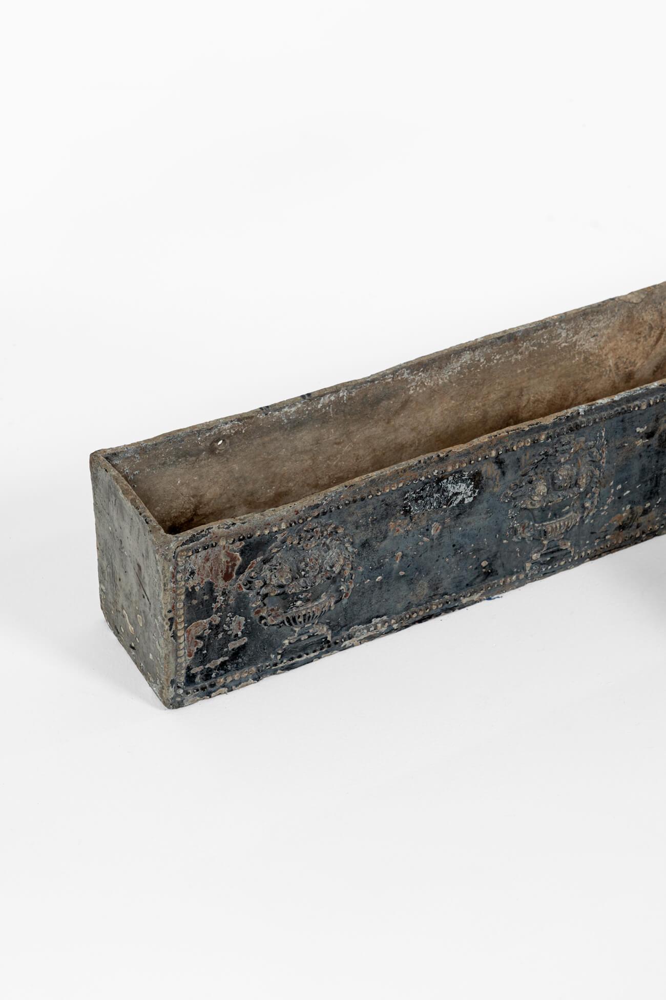 A magnificent pair of unusually long Georgian lead planters.

Remnants of black paint now faded to sides and ends.

Beautiful detailing and bouquet floral arrangements in over flowing classical urns adorn the elongated sections.

The planters would