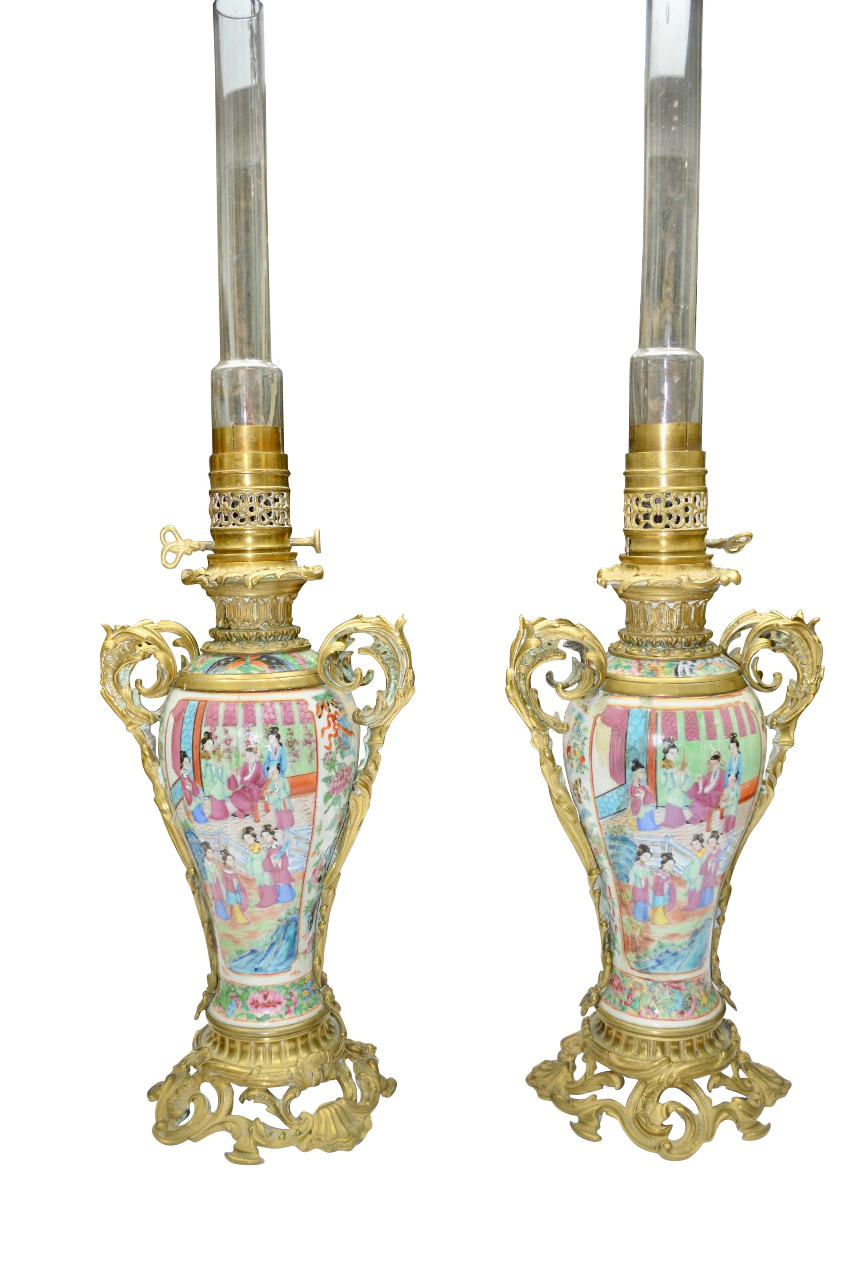 Rare Pair of  Famille Rose Porcelain and Ormolu Napoleon III Oil Lamps In Good Condition In Vancouver, British Columbia