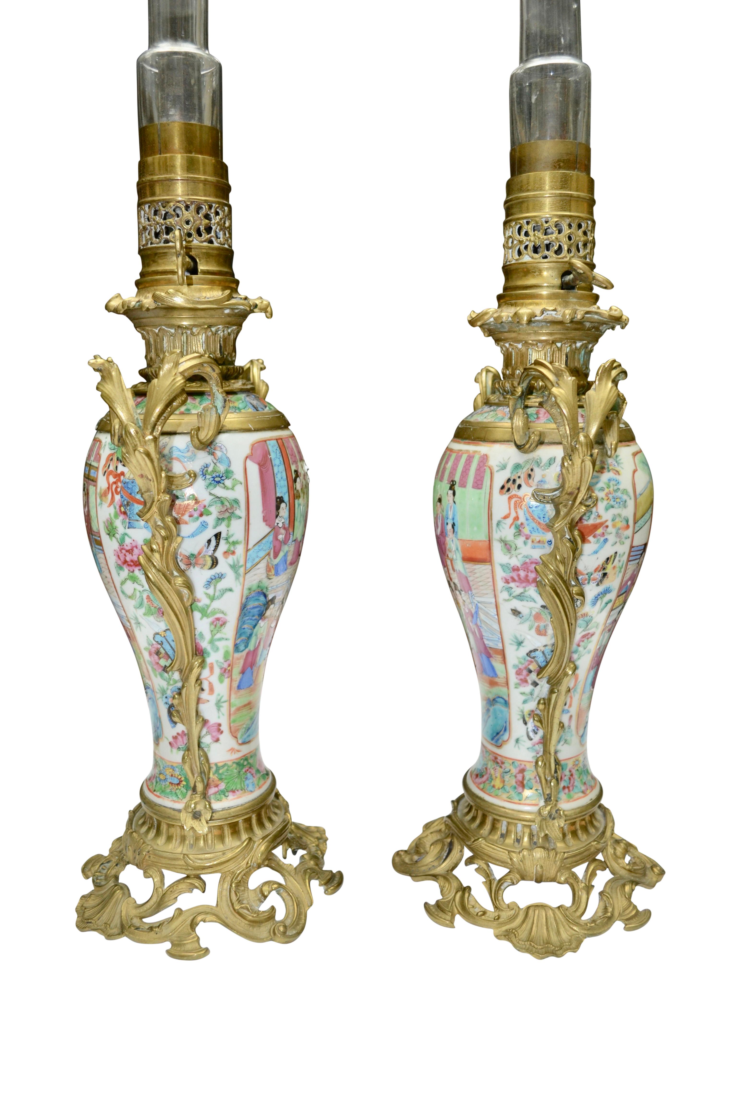 Rare Pair of  Famille Rose Porcelain and Ormolu Napoleon III Oil Lamps 4