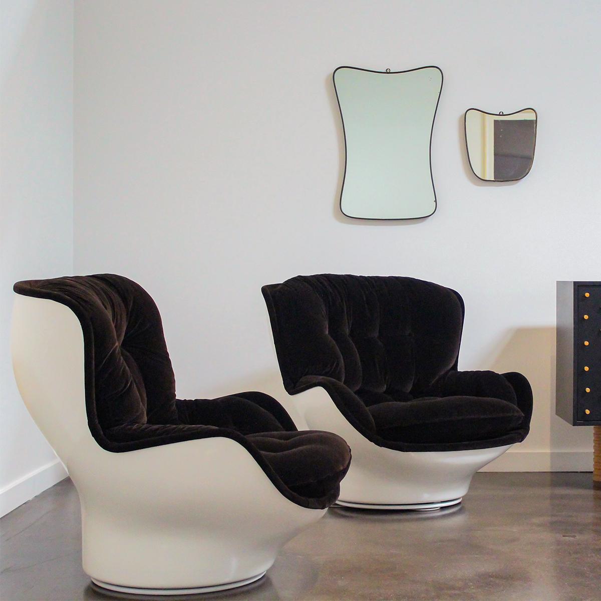 Ère spatiale Paire rare de fauteuils de salon pivotants en fibre de verre et en carat de Michel Cadestin en vente