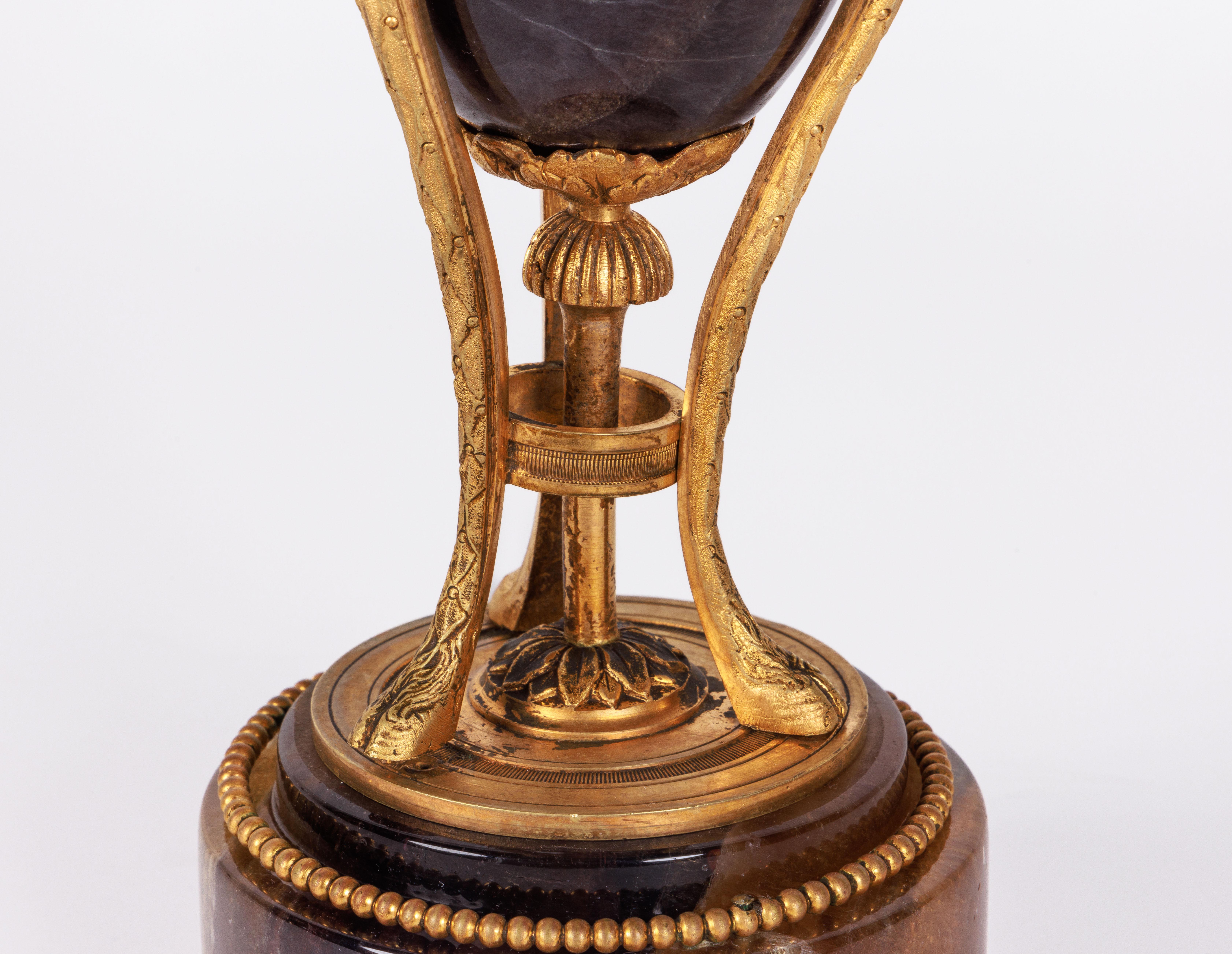 Rare paire de chandeliers français John bleus montés en bronze doré, vers 1870 en vente 9