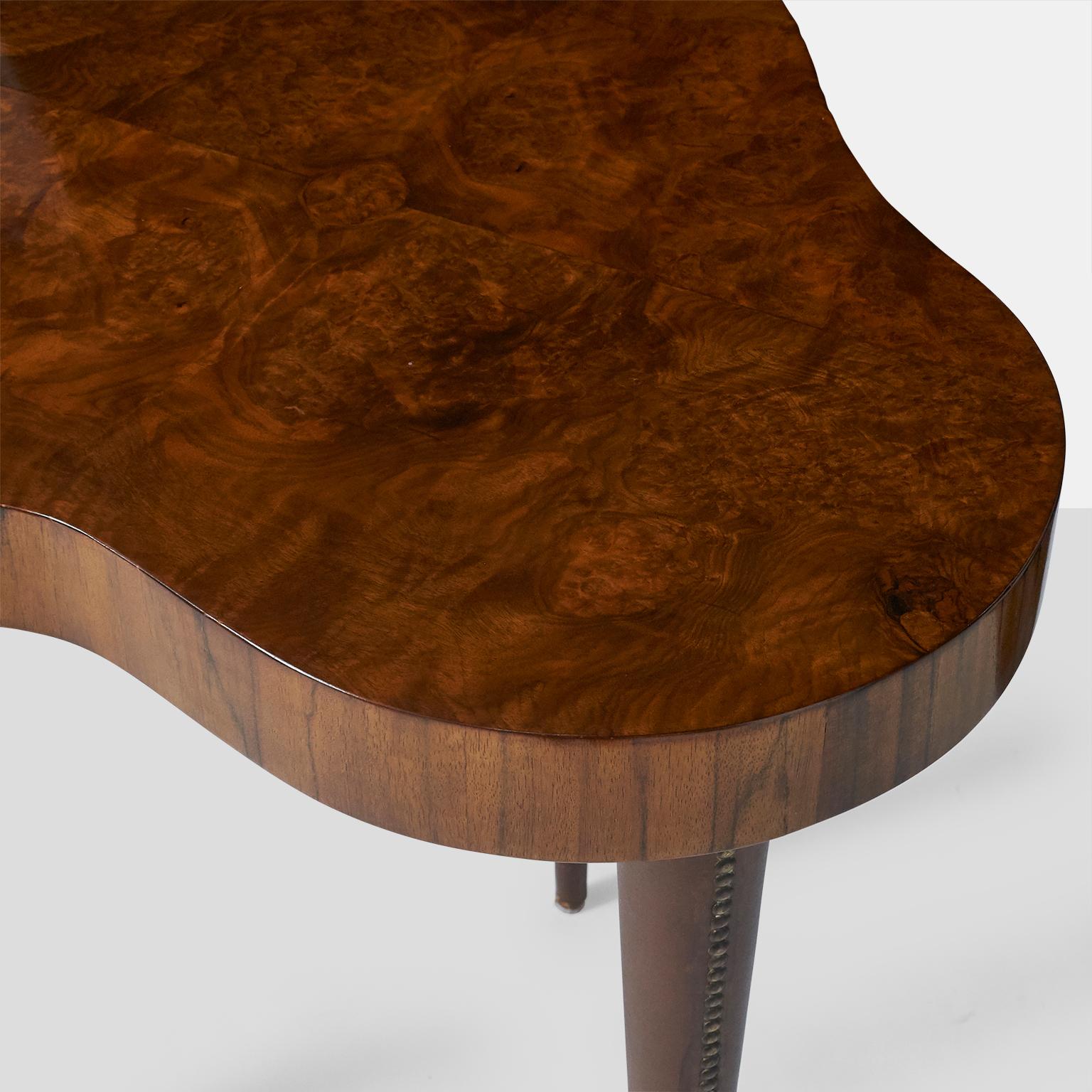 Laiton Paire rare de tables d'appoint Gilbert Rohde en vente