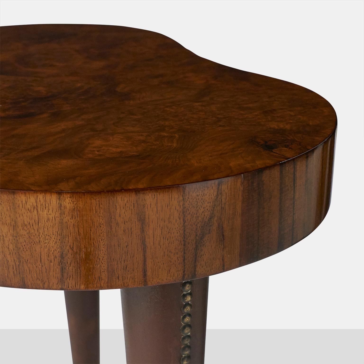 Paire rare de tables d'appoint Gilbert Rohde en vente 1