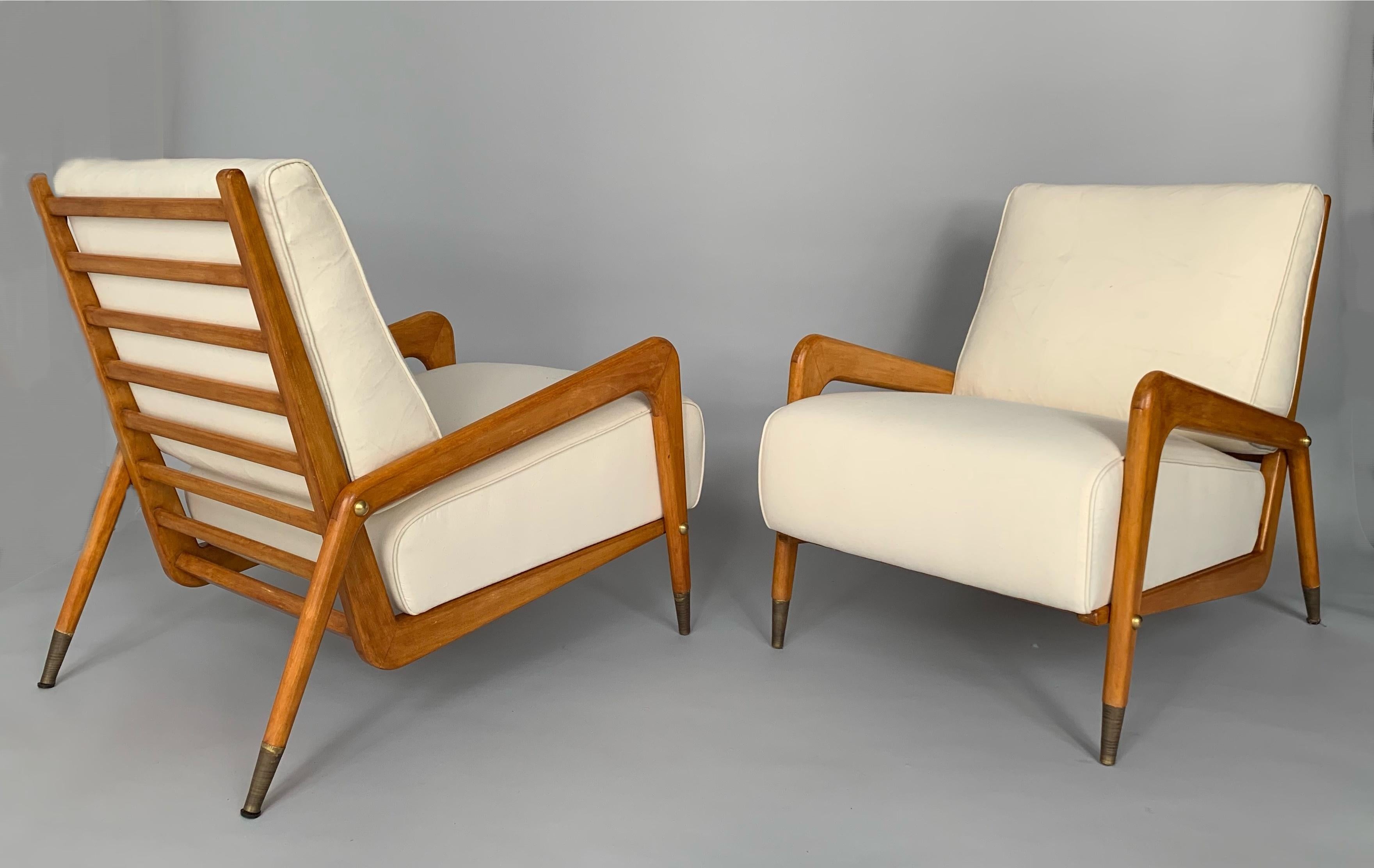 A rare pair of Gio Ponti armchairs 2