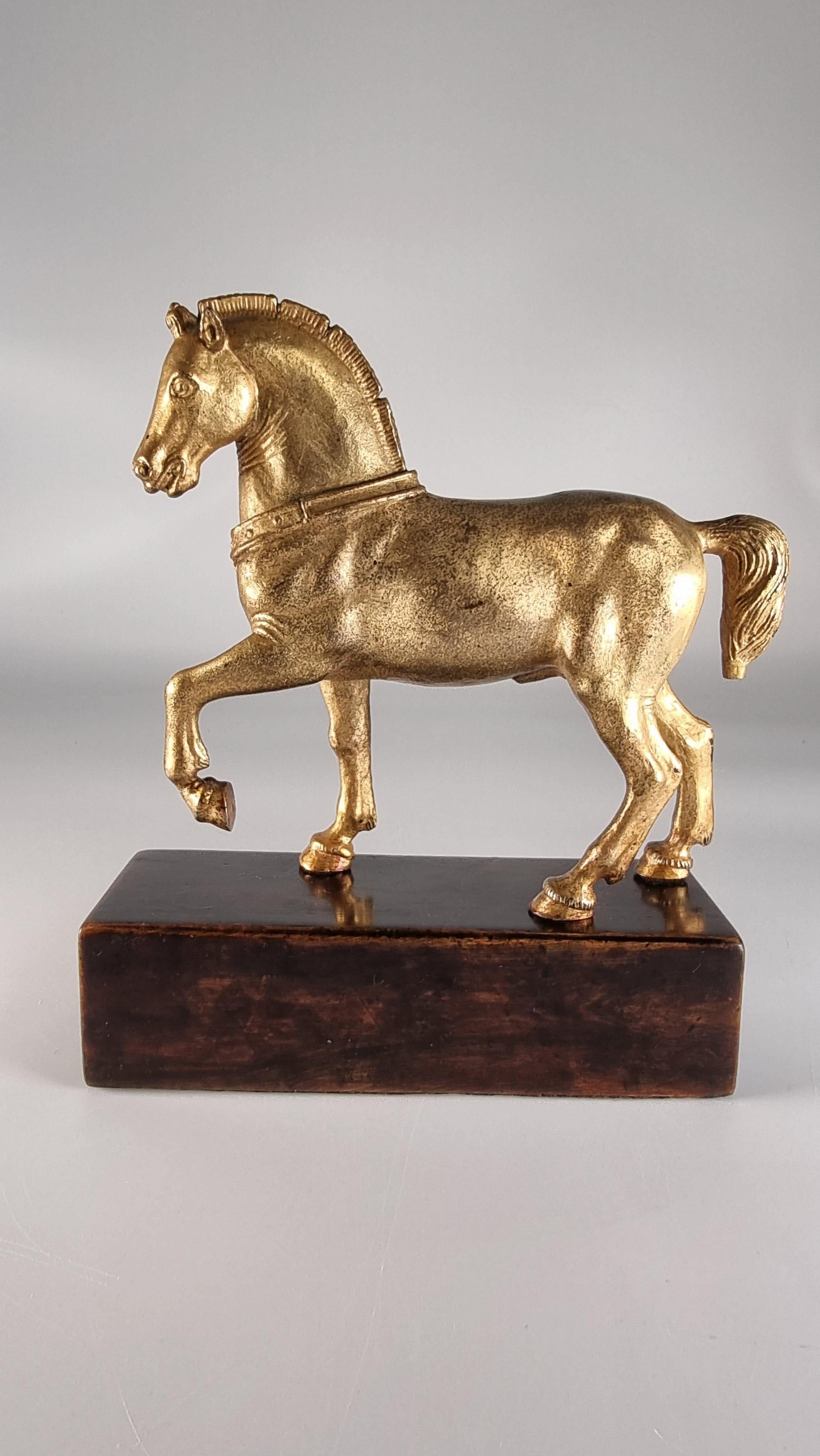 A rare pair of Grand Tour gilt bronze horses of Saint Mark Venice, circa 1900 For Sale 4
