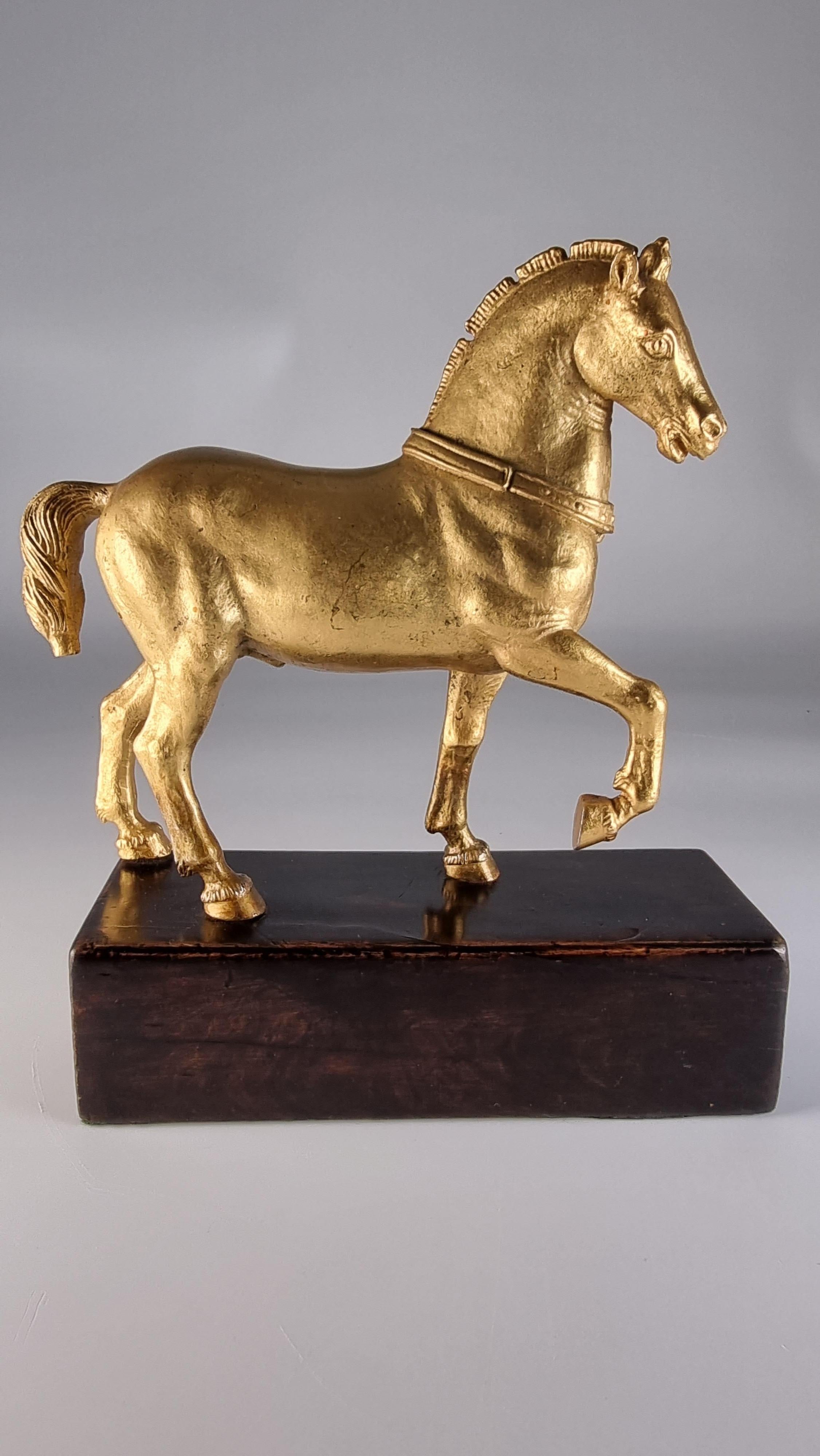 Rare paire de chevaux de Saint Marc de Venise en bronze doré du Grand Tour, vers 1900 en vente 13