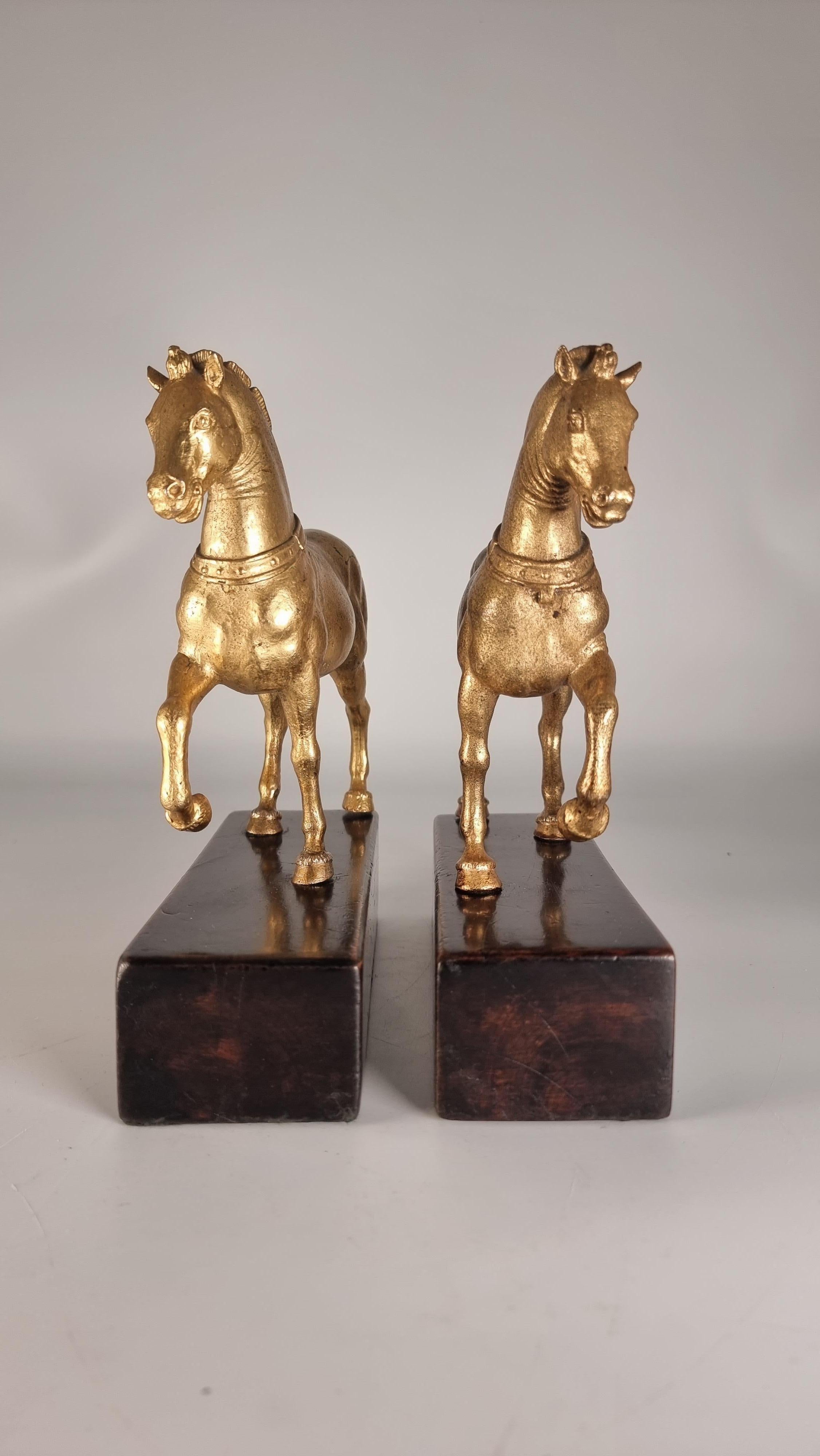 italien Rare paire de chevaux de Saint Marc de Venise en bronze doré du Grand Tour, vers 1900 en vente