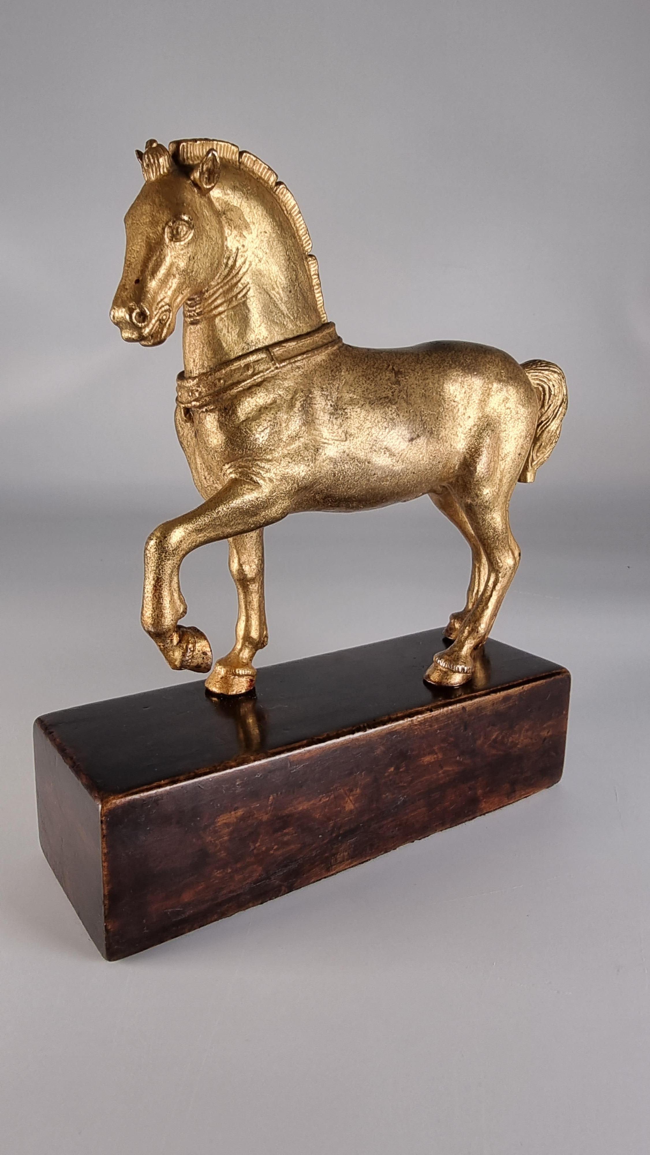 Rare paire de chevaux de Saint Marc de Venise en bronze doré du Grand Tour, vers 1900 en vente 1