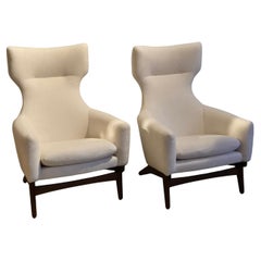 Un raro par de sillones de salón, modelo Corall, modernos escandinavos, retapizados. Un raro par de sillones de salón, modelo Corall, modernos escandinavos, retapizados.