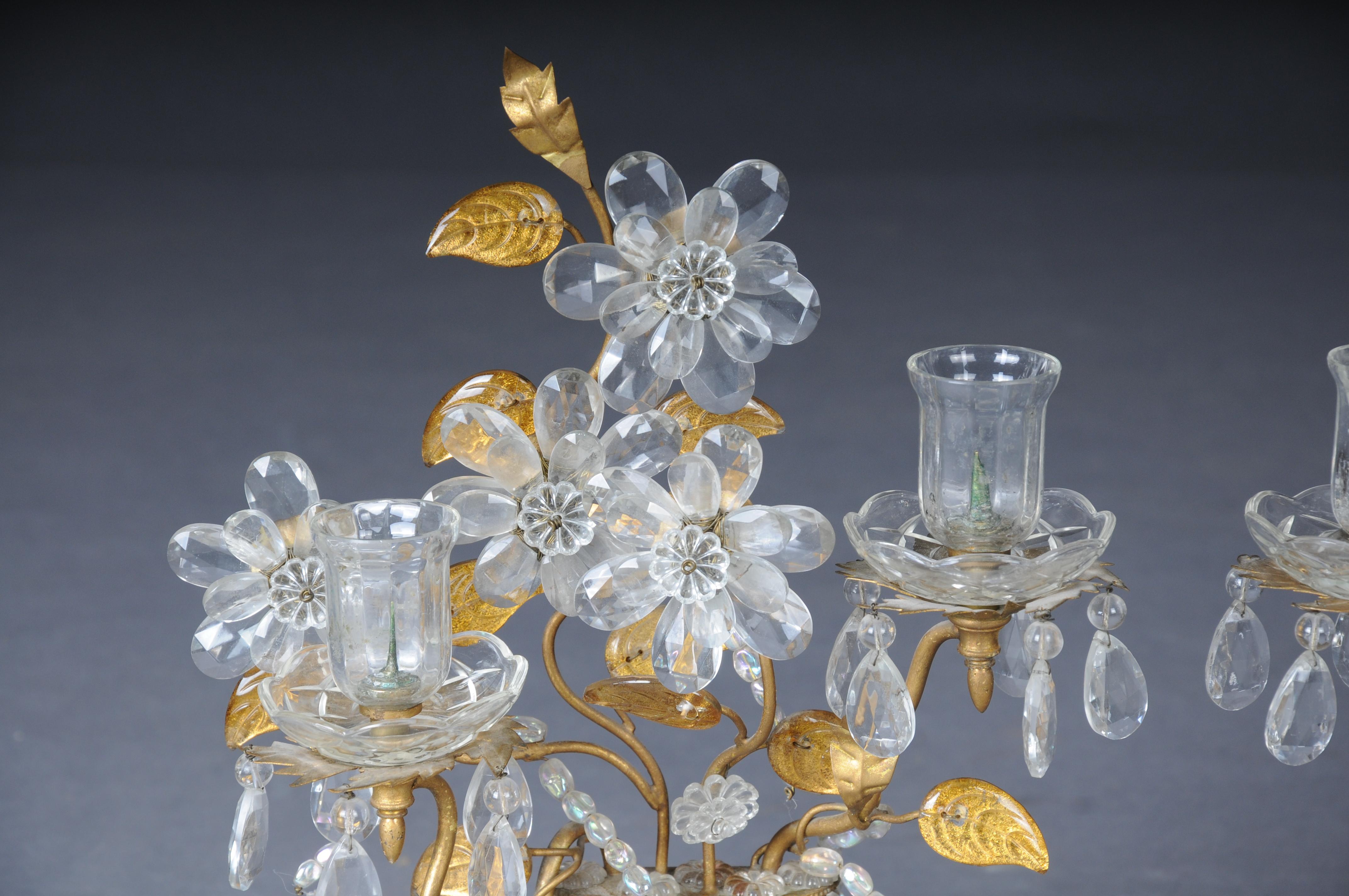 A rare pair of table lamps by Maison Bagùes with parrots and urns In Good Condition For Sale In Berlin, DE