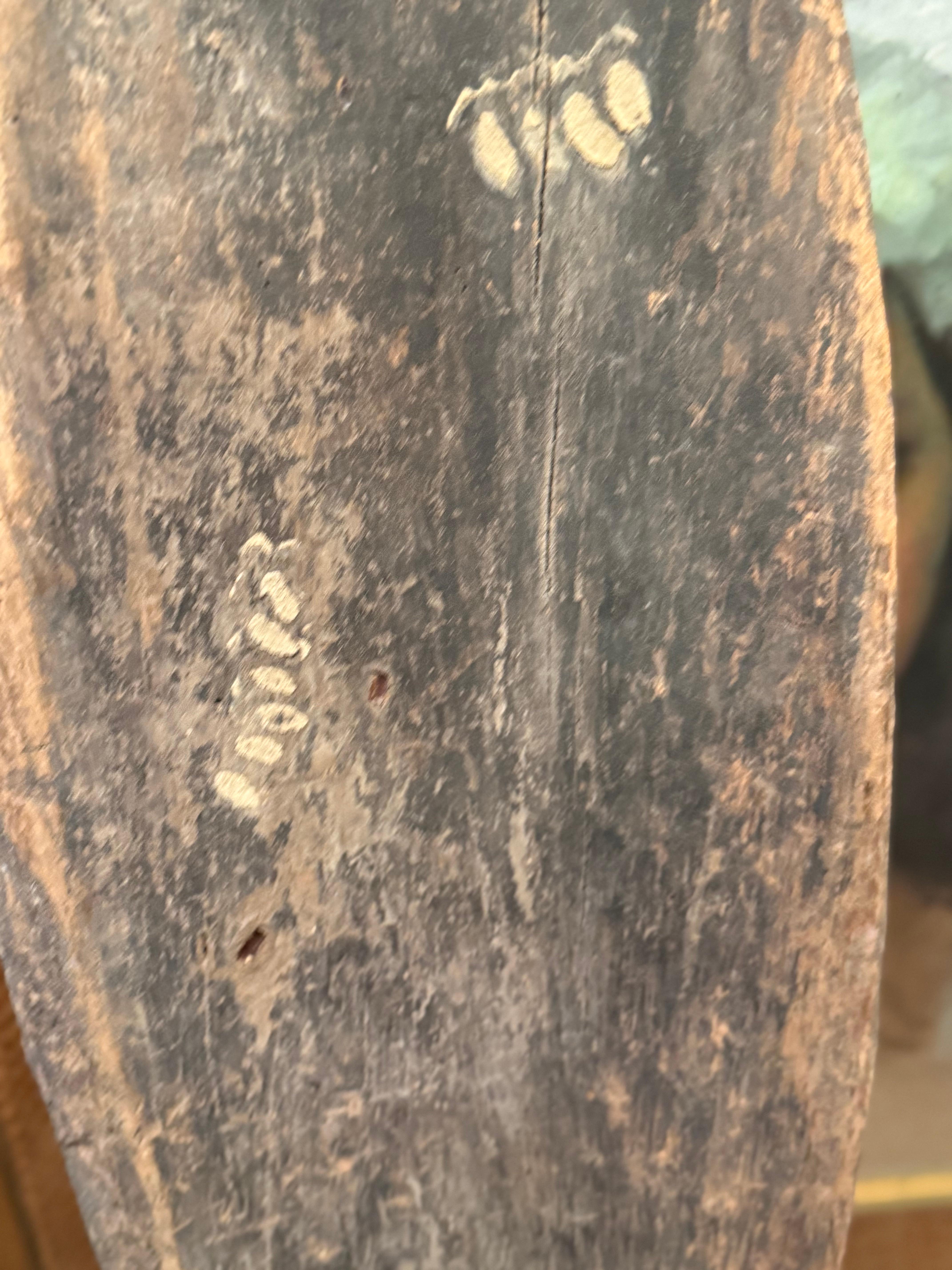 Ein seltenes Spirit Board „Gope“ aus der Schulze Westrum-Kollektion „Gope“ aus Papua

Neuguinea, Golf von Papua, wahrscheinlich Urama, Ende des 19. bis Anfang des 20.

H. 114 x B. 27 cm

Provenienz:
- Gesammelt von dem deutschen Biologen und