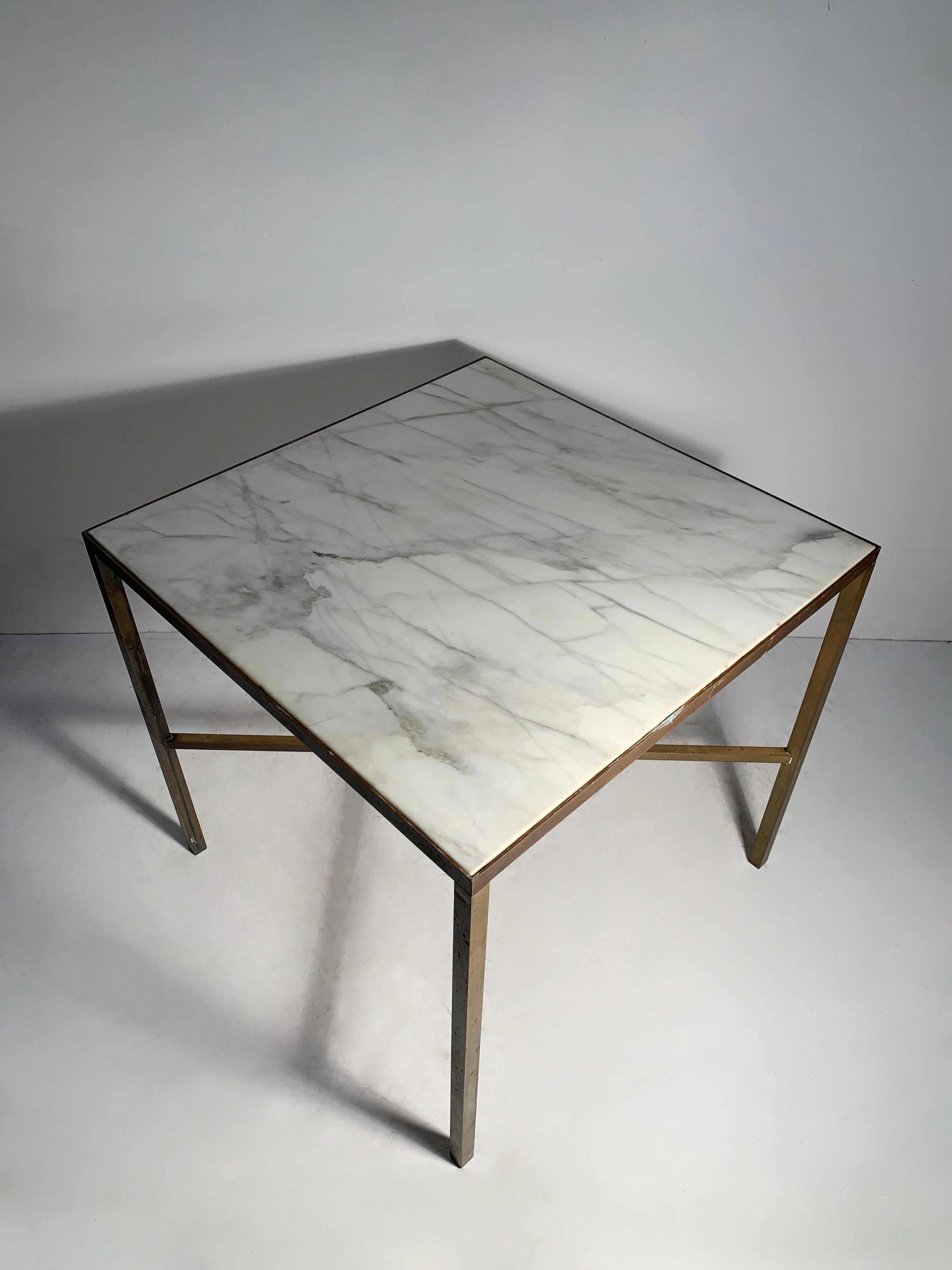 Américain Rare table de dinette en laiton et marbre de Paul McCobb en vente