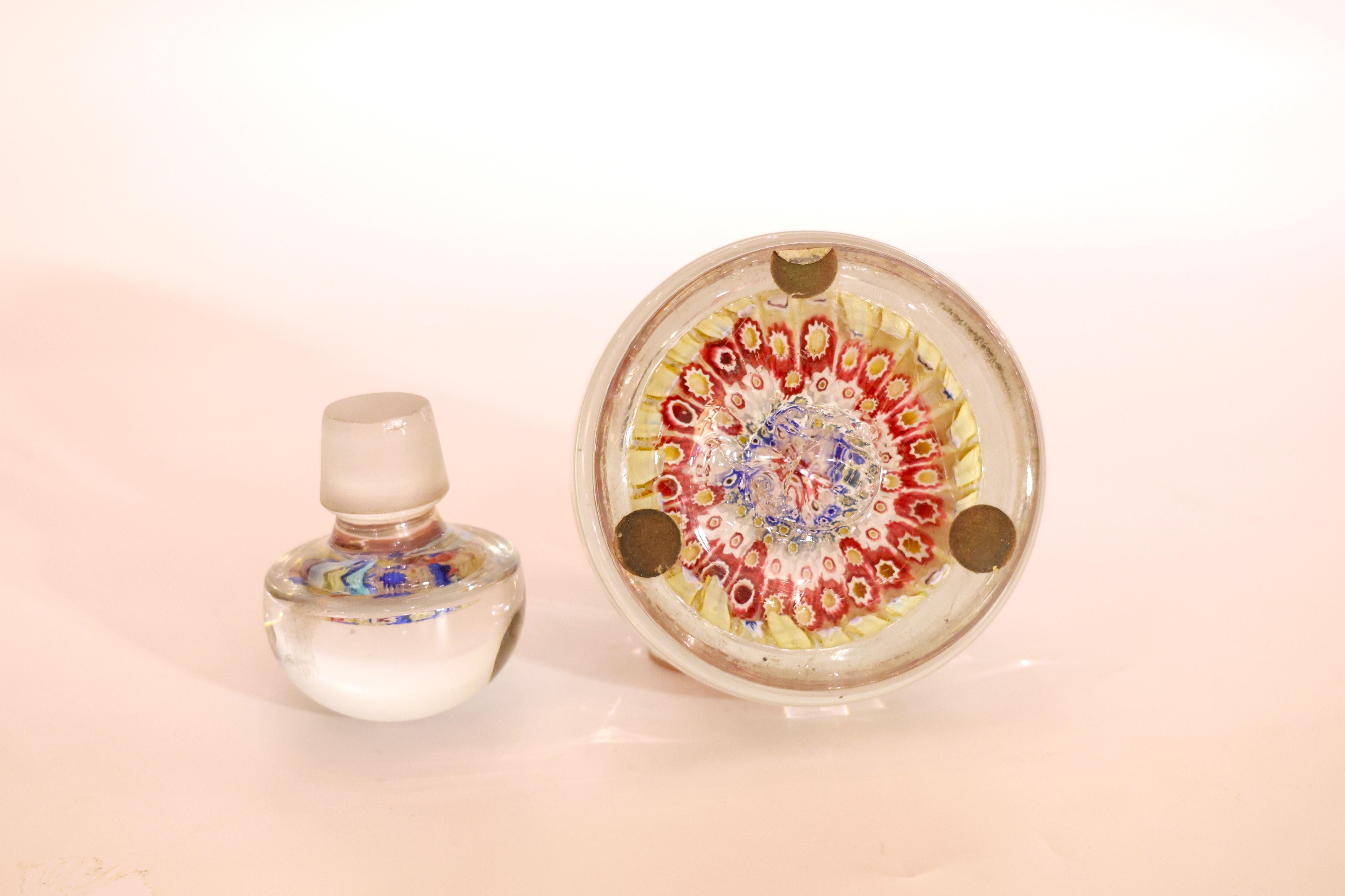 XX secolo Una rara bottiglia fermacarte in vetro Millefiori di Paul Ysart, attribuita a una confezione ravvicinata in vendita