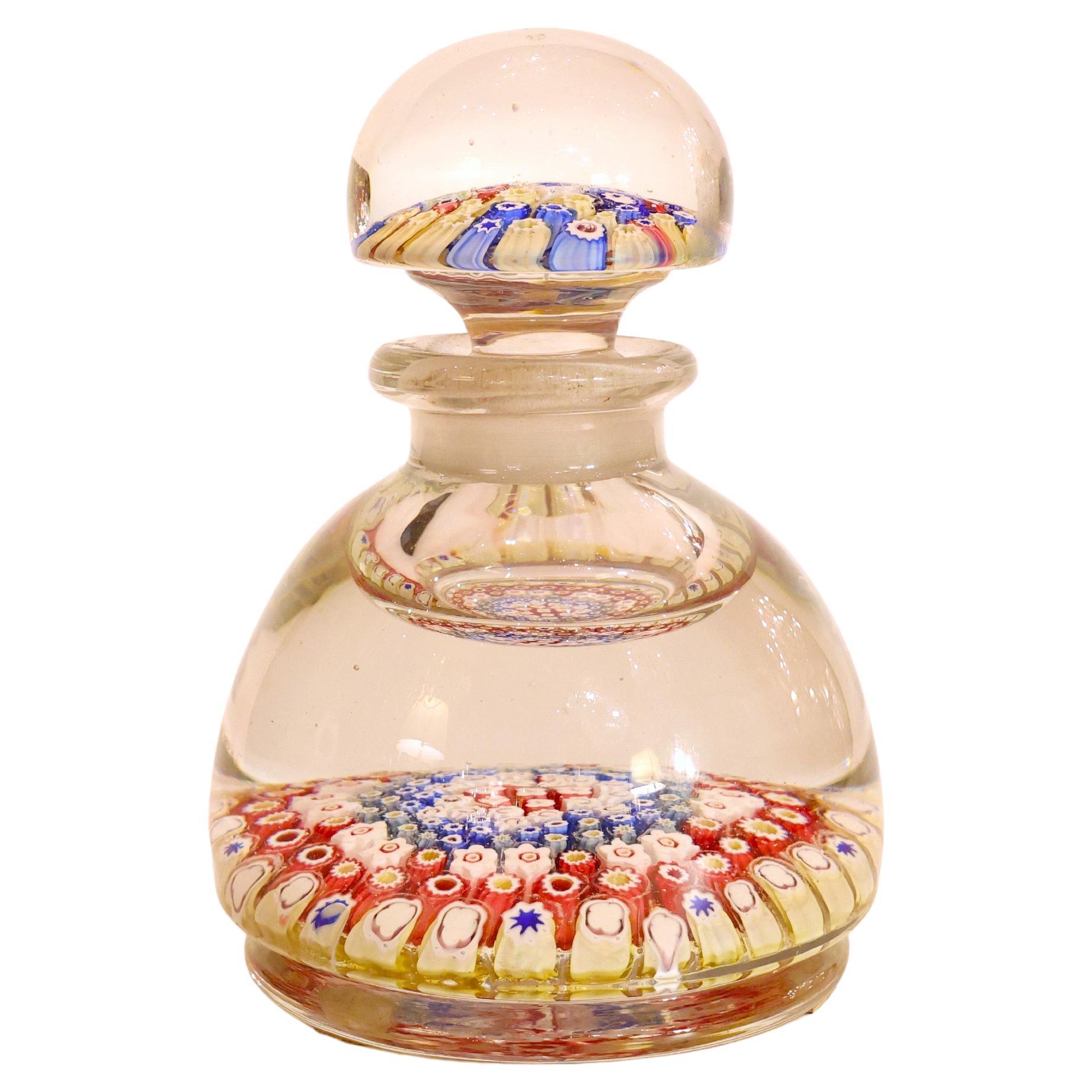 Une rare bouteille de presse-papiers Close-pack Millefiori Art en verre attribuée à Paul Ysart