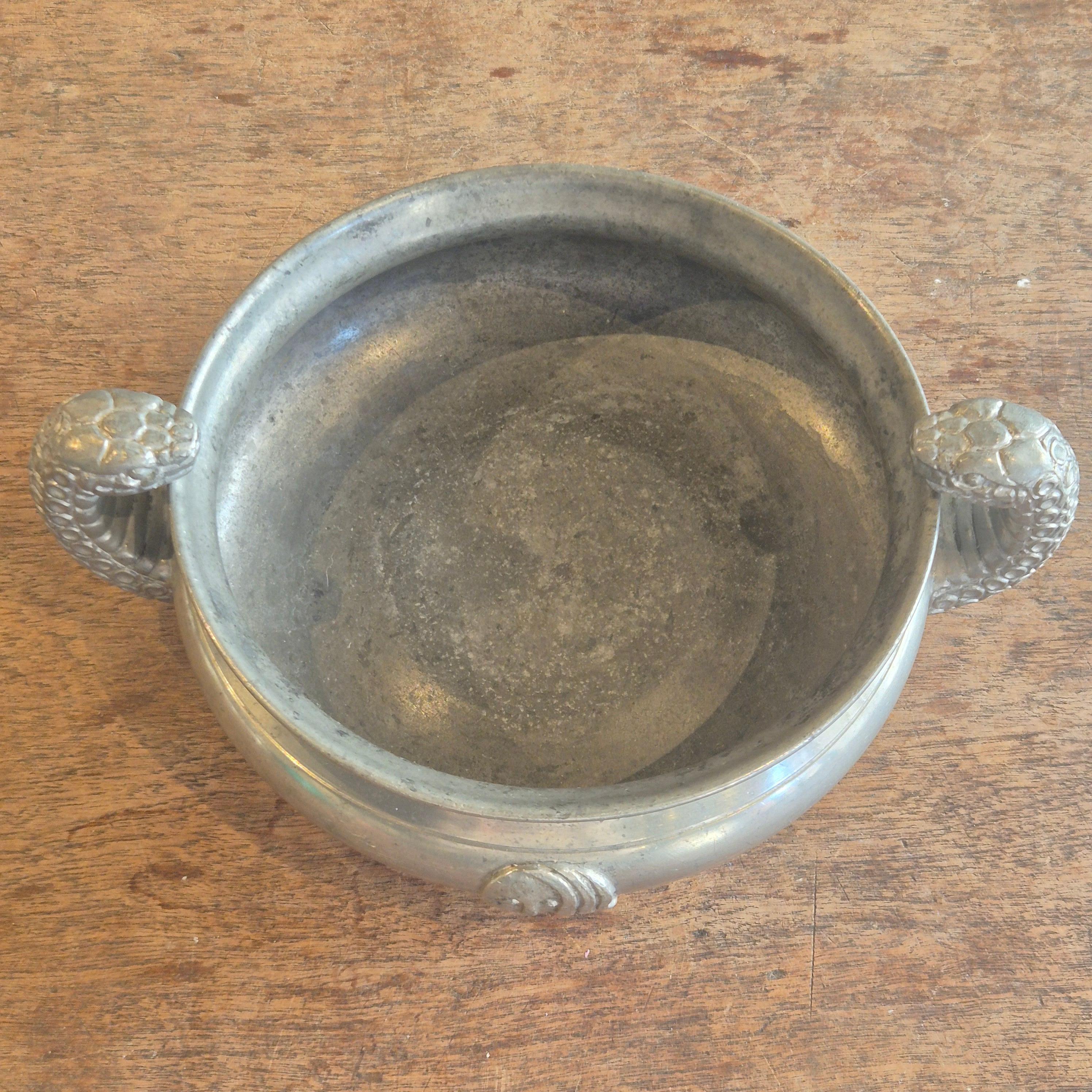 A rare pewter bowl by Anna Petrus for Firma Svenskt Tenn 1927 / Swedish Grace In Fair Condition For Sale In Stockholm, SE