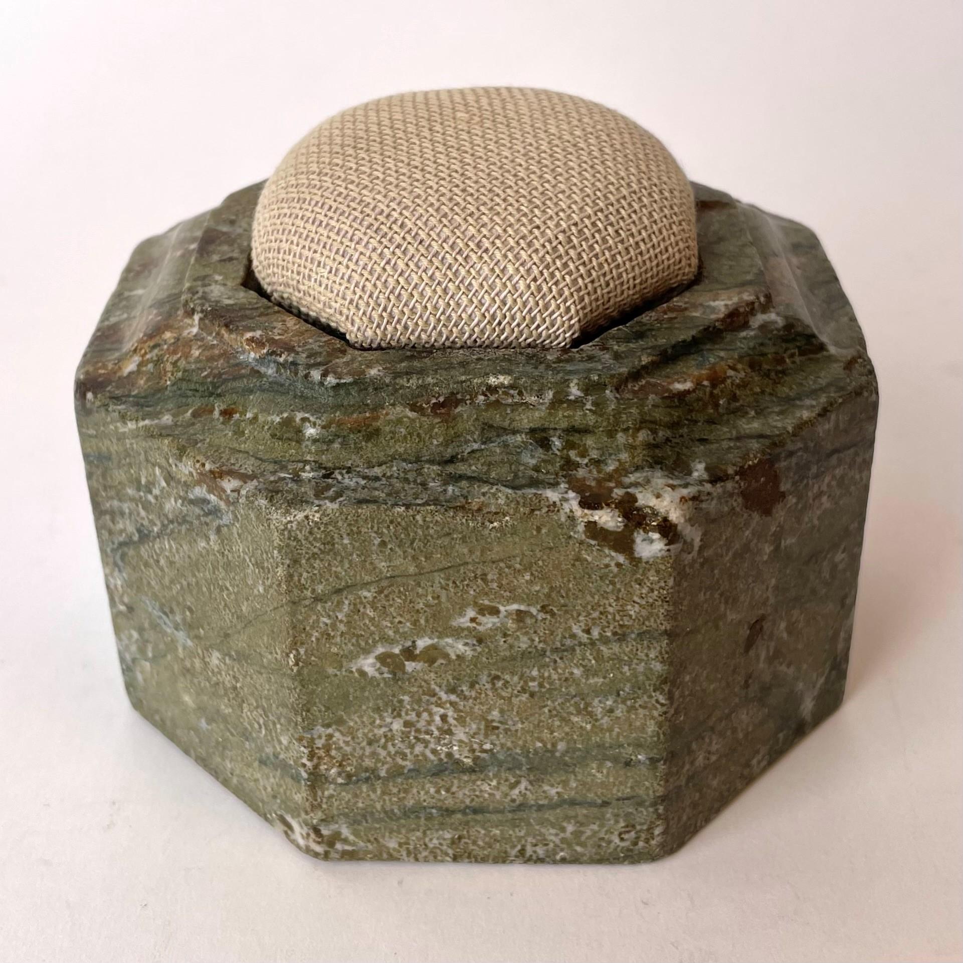 A rare pin cushion in an octagonal shape. Swedish Grottorps-marble from early 19th century.


Wear consistent with age and use.