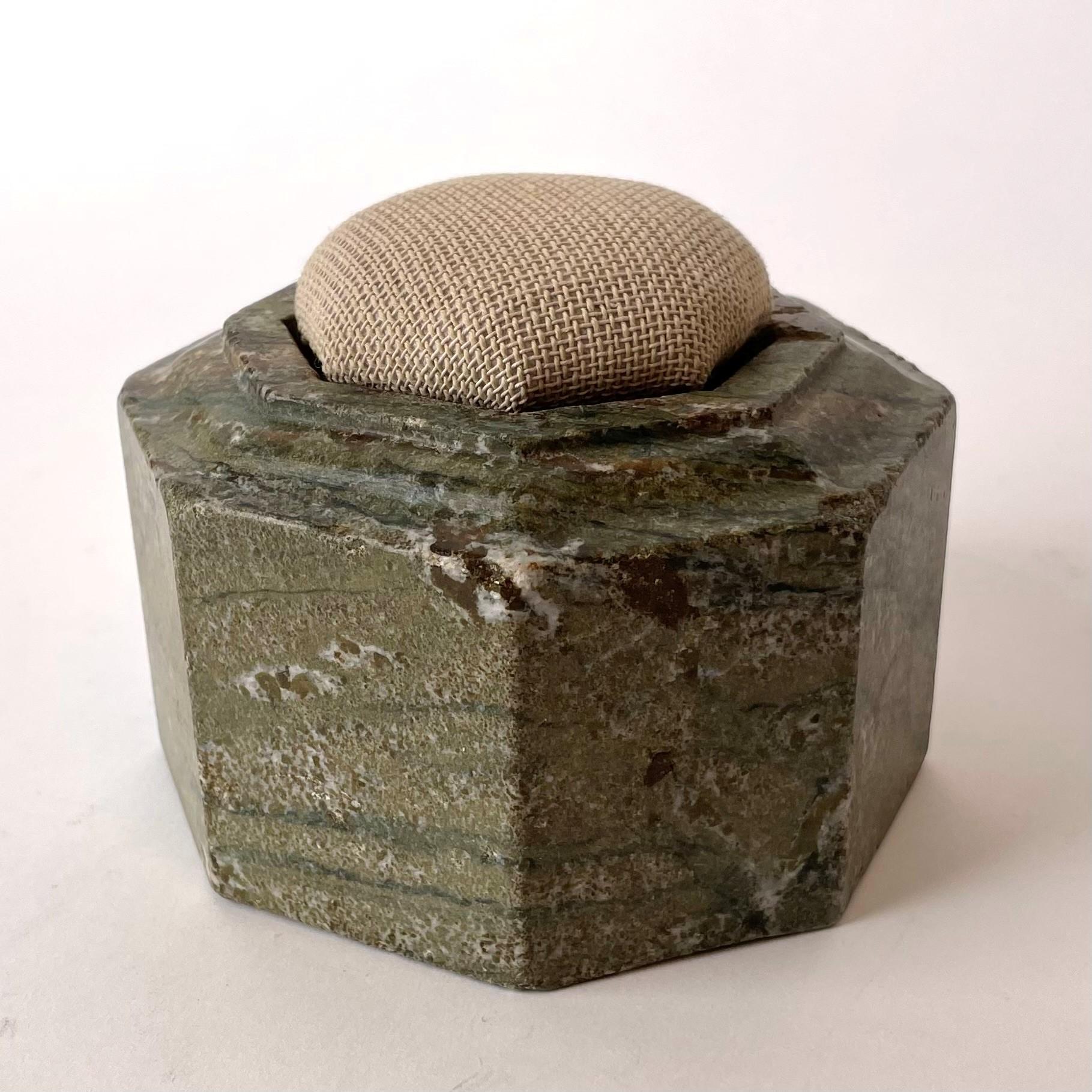 Rare Pin Cushion in Swedish Grottorps Marble from 19th Century In Good Condition In Knivsta, SE