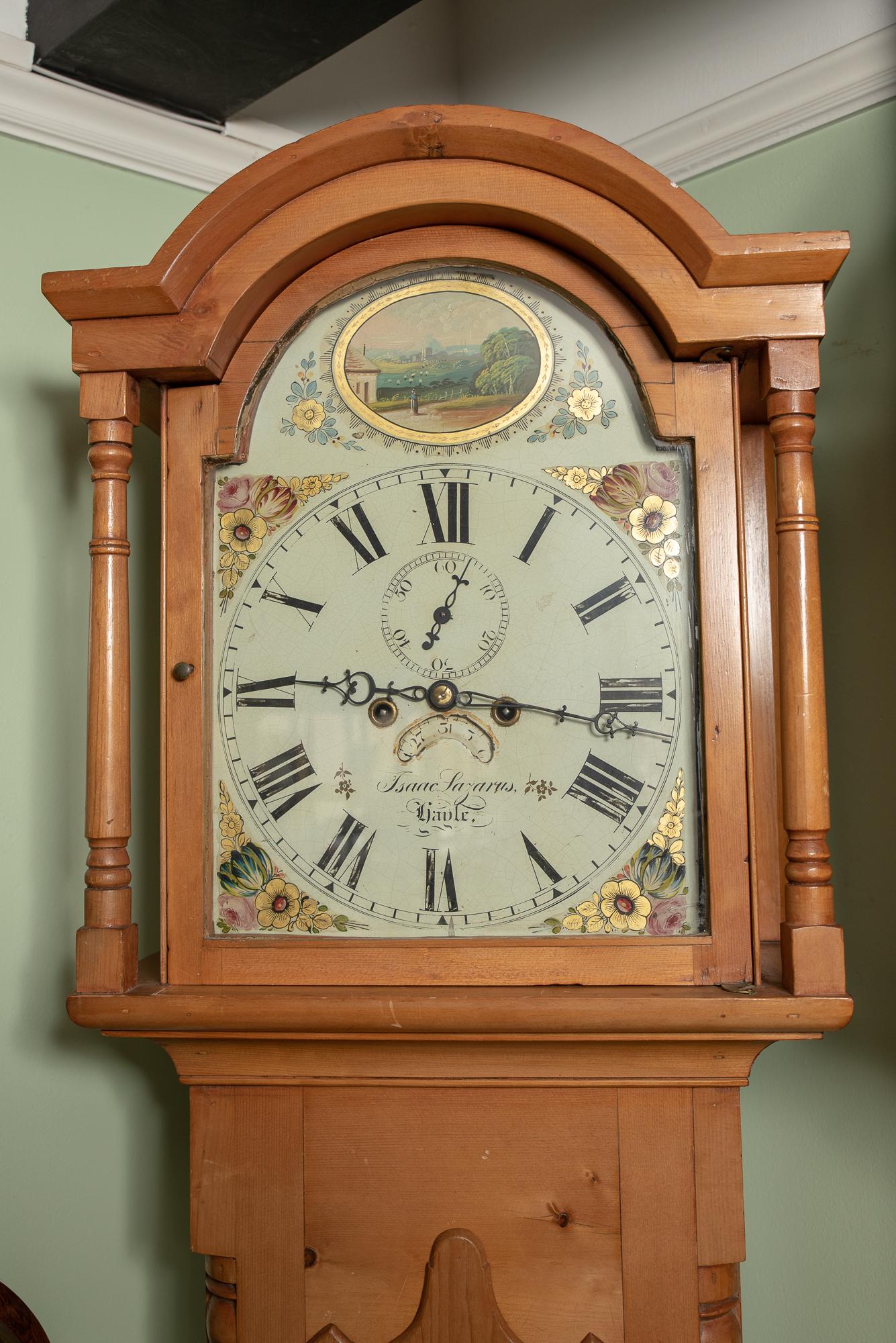 Eine seltene 8-Tage-Uhr mit hübschem, gewölbtem und bemaltem Zifferblatt, die die Stunden auf einer einzigen Glocke schlägt. Von dem Uhrmacher Isaac Lazarus aus Exeter & Hayle (um 1845/1855).
In einer originalen Kiefernholzkiste mit nur geringen