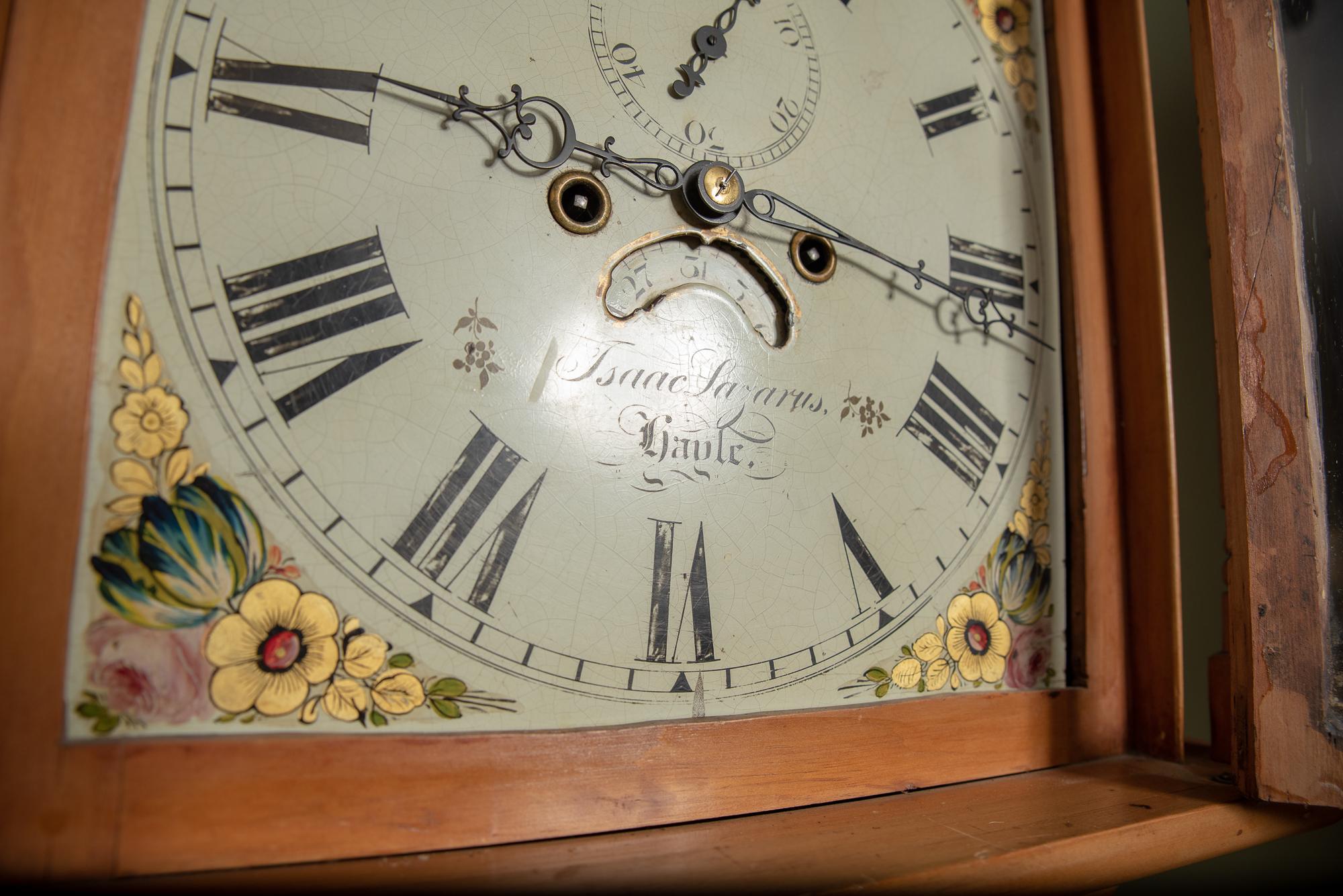 Seltene achttägige Kiefernholz-Standuhr mit einer Glocke von Isaac Lazarus (Poliert) im Angebot