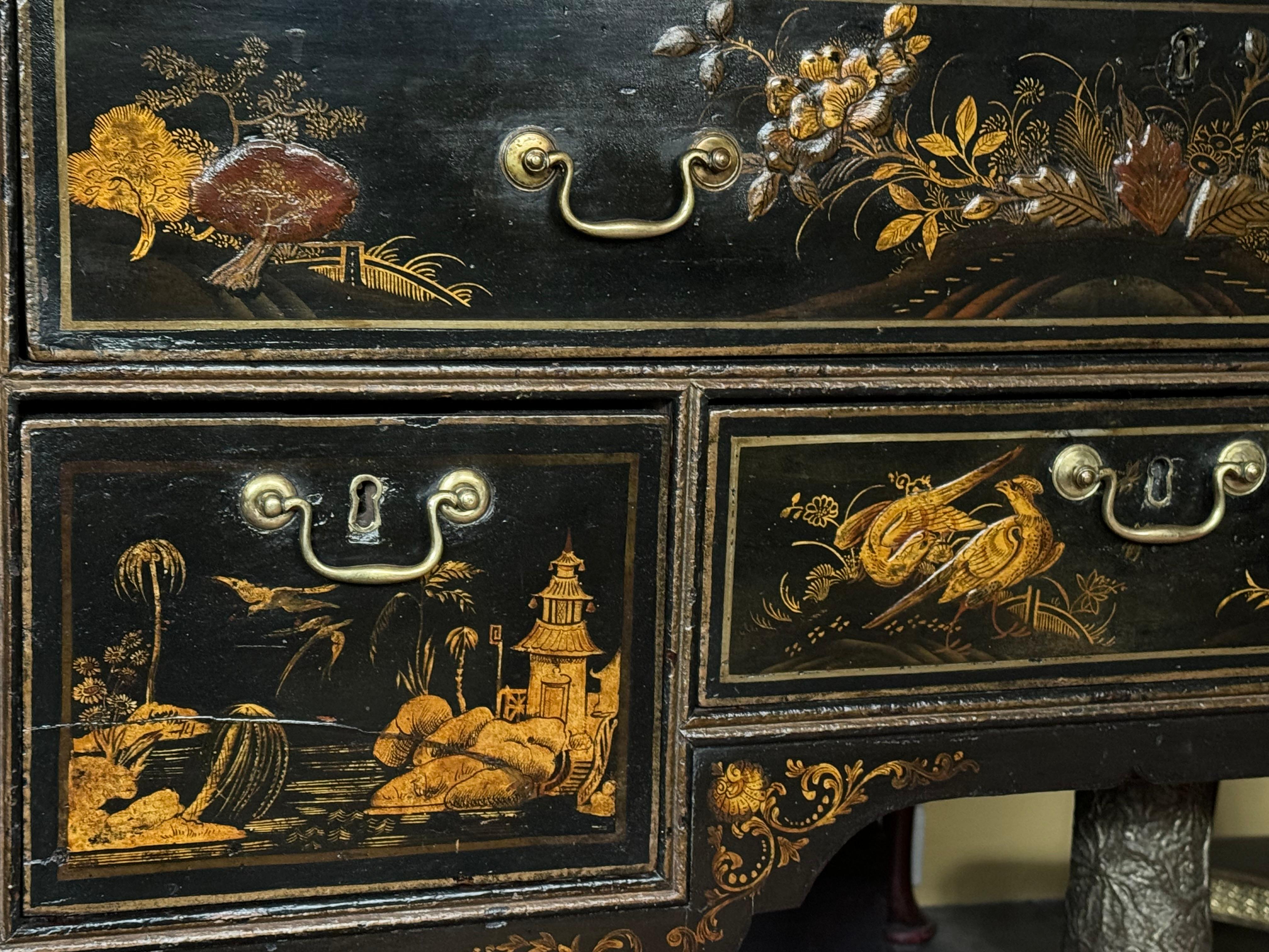 Fino al XVIII secolo Rara cassapanca con scacchiera su piedistallo di Queen Anne Chinoiserie in vendita