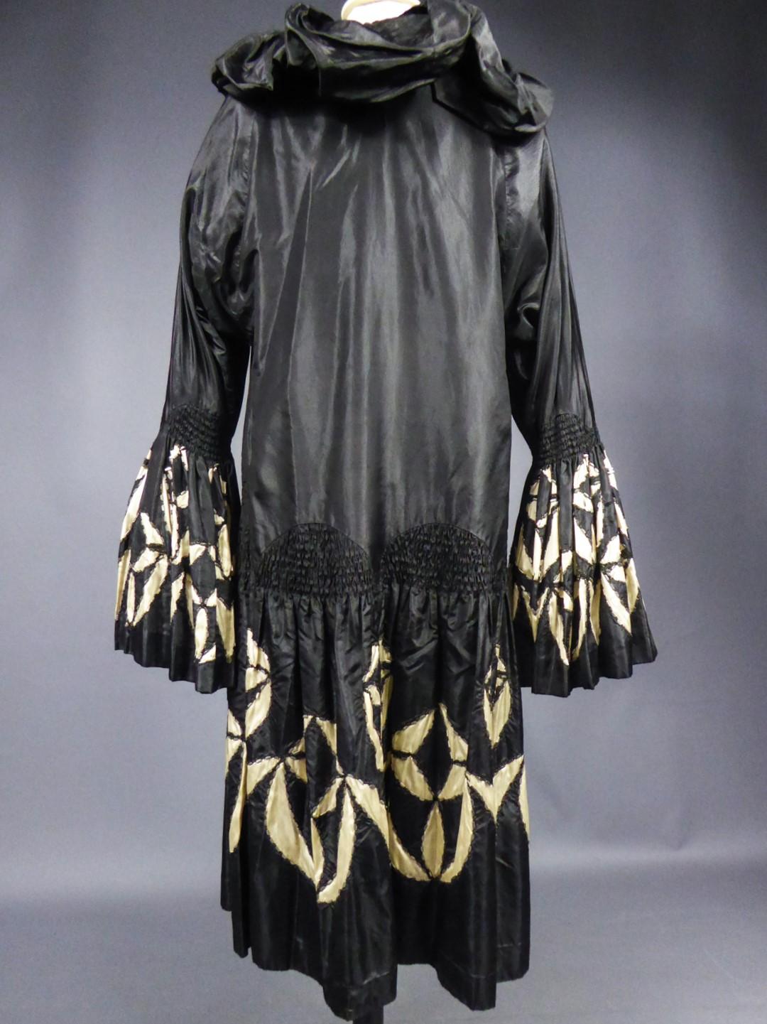 A Rare Redfern Evening Coat in Black And Cream Taffeta Silk Circa 1929 6