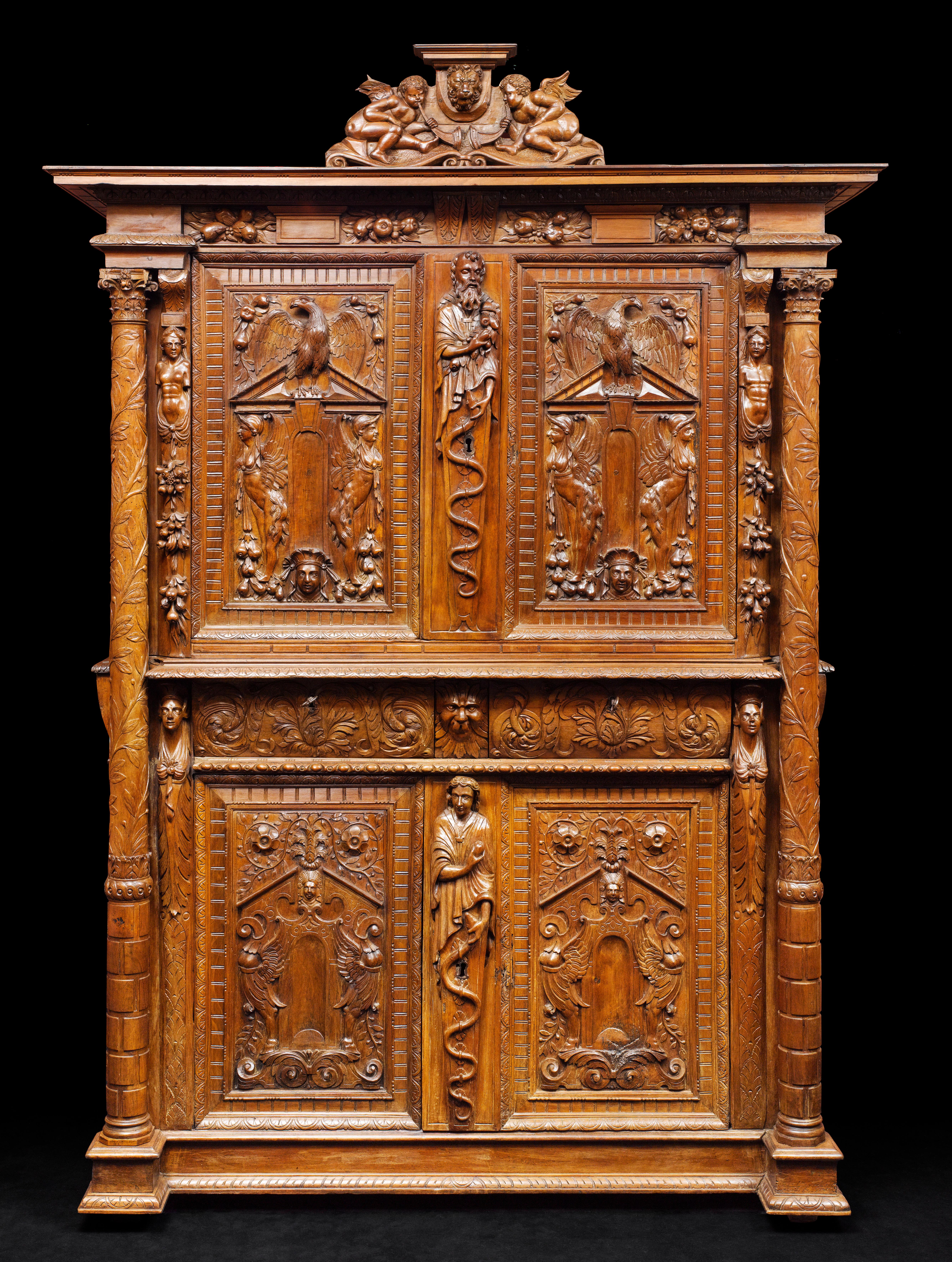EIN SELTENER NUSSBAUMSCHRANK AUS DER RENAISSANCE MIT SEINEN FREISTEHENDEN GESCHNITZTEN SÄULEN 

HERKUNFT : FRANKREICH, BURGUND
PERIODE : 16. JAHRHUNDERT

Höhe : 218 cm
Länge: 152 cm
Tiefe : 67,5 cm

Walnuss

Dieser Schrank mit zwei Teilen und zwei