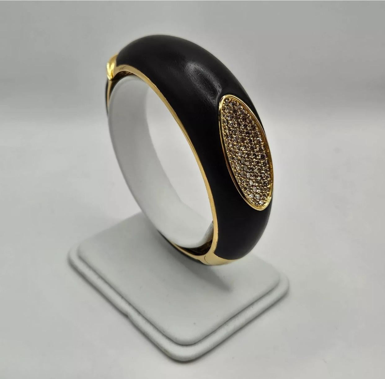 A Rare Roberto Coin 'Capri Plus' Ebony Wood & Diamond 18ct-18k Gold Bangle

A rare solid 18k yellow gold Roberto Coin 'Capri Plus' bangle bracelet crafted from ebony wood and accented with an estimated 2.30 carats of cognac-coloured pave diamonds